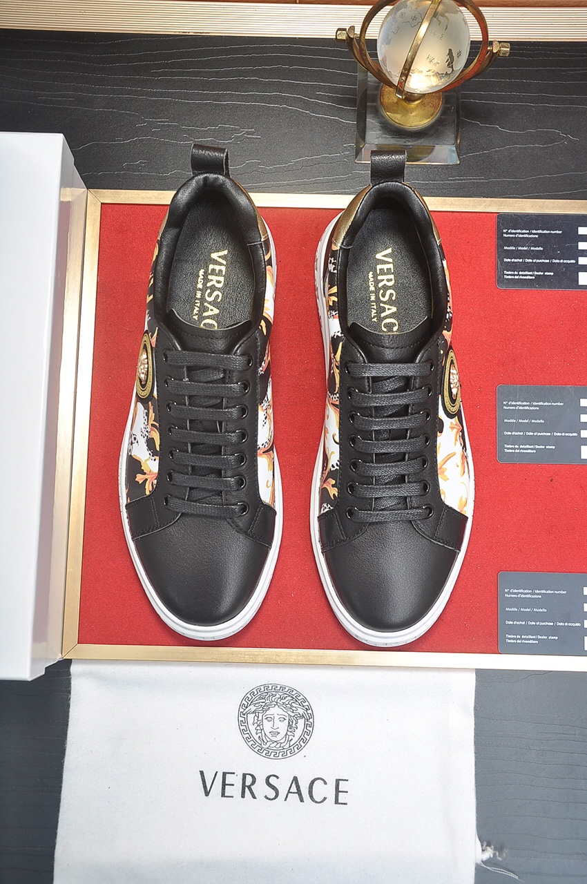 Versace Greca Sneaker 30 - vstockx