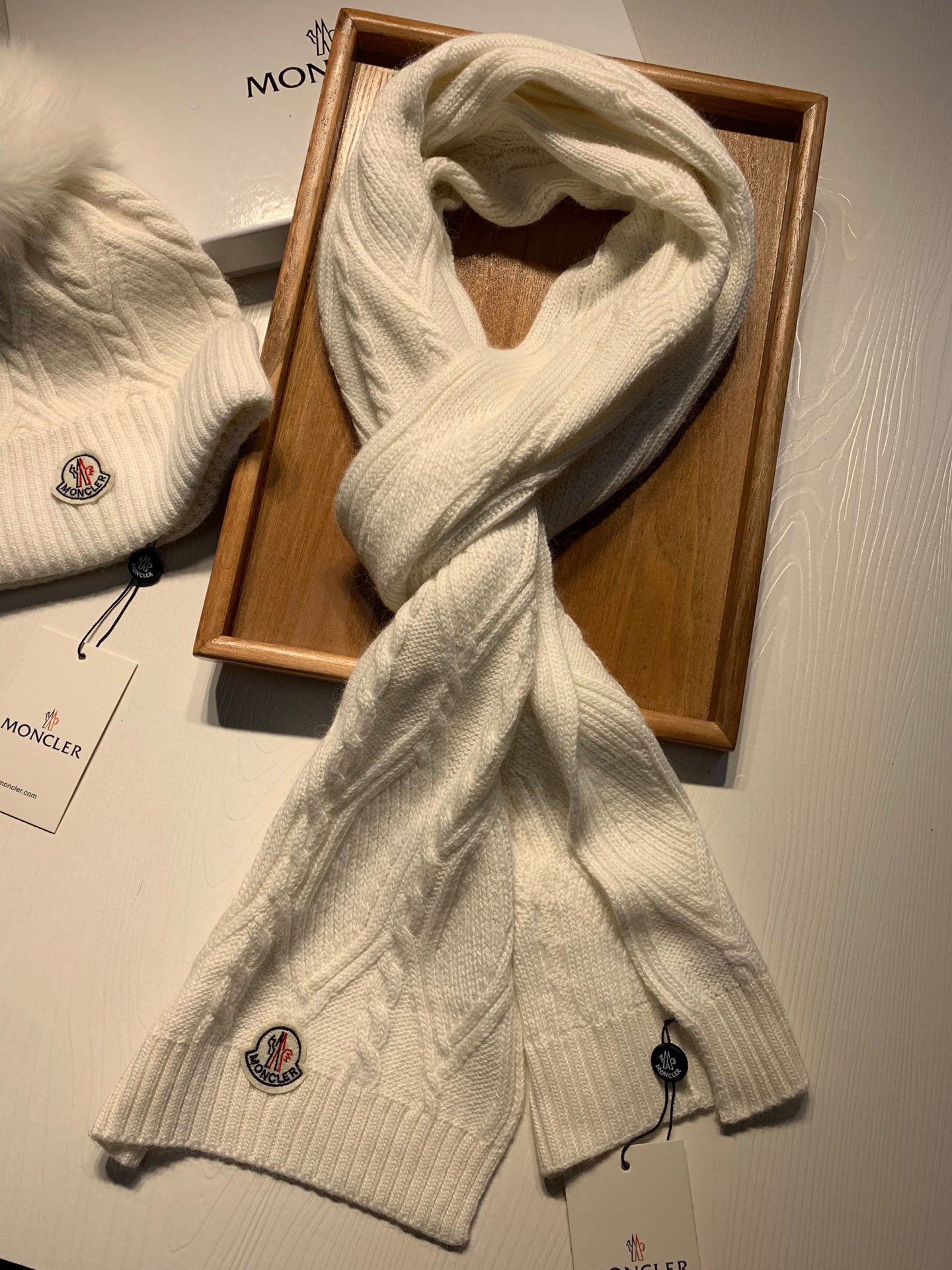 Hat & Scarf Moncler 2 - vstockx