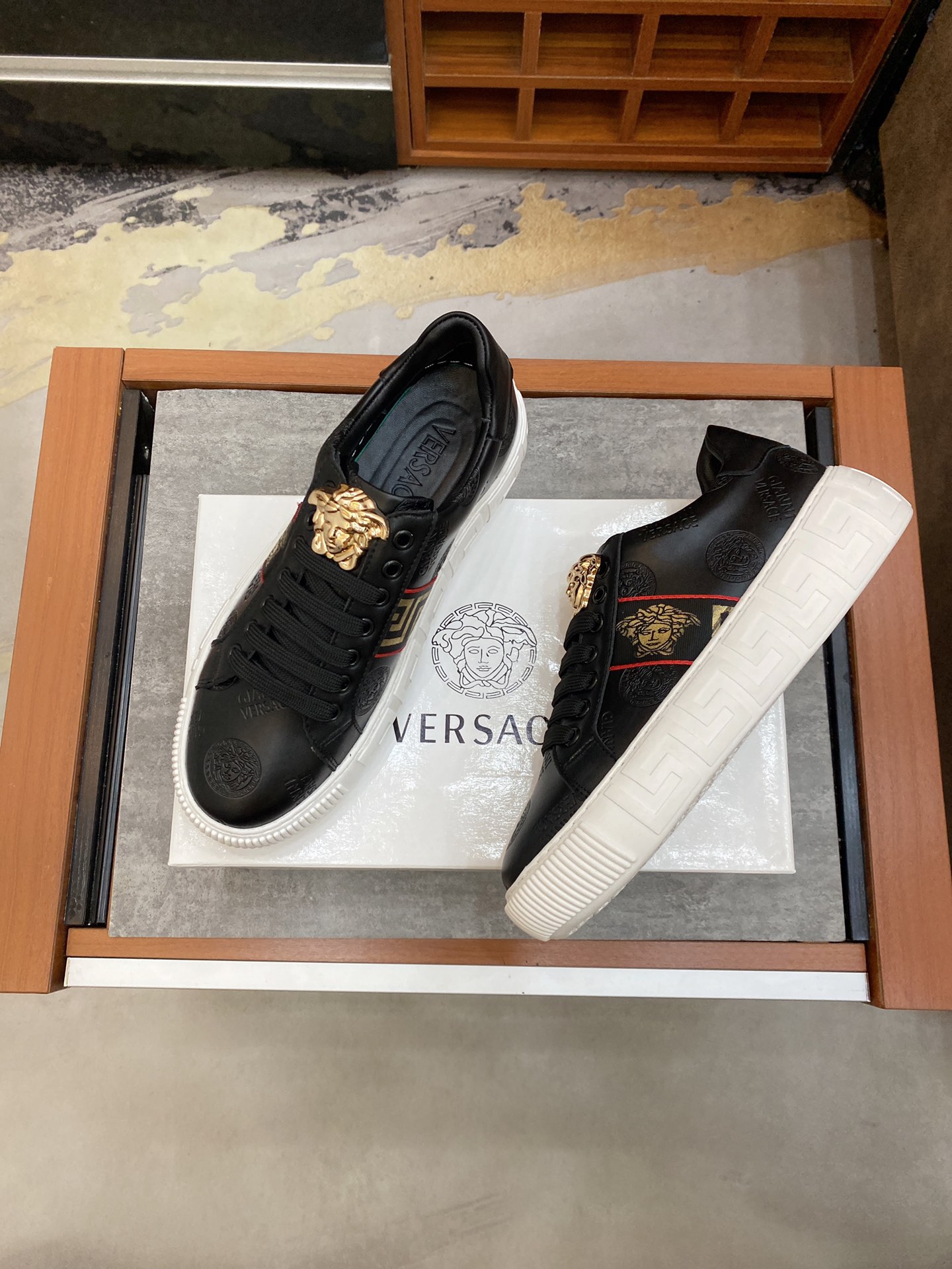 Versace Greca Sneaker 6 - vstockx