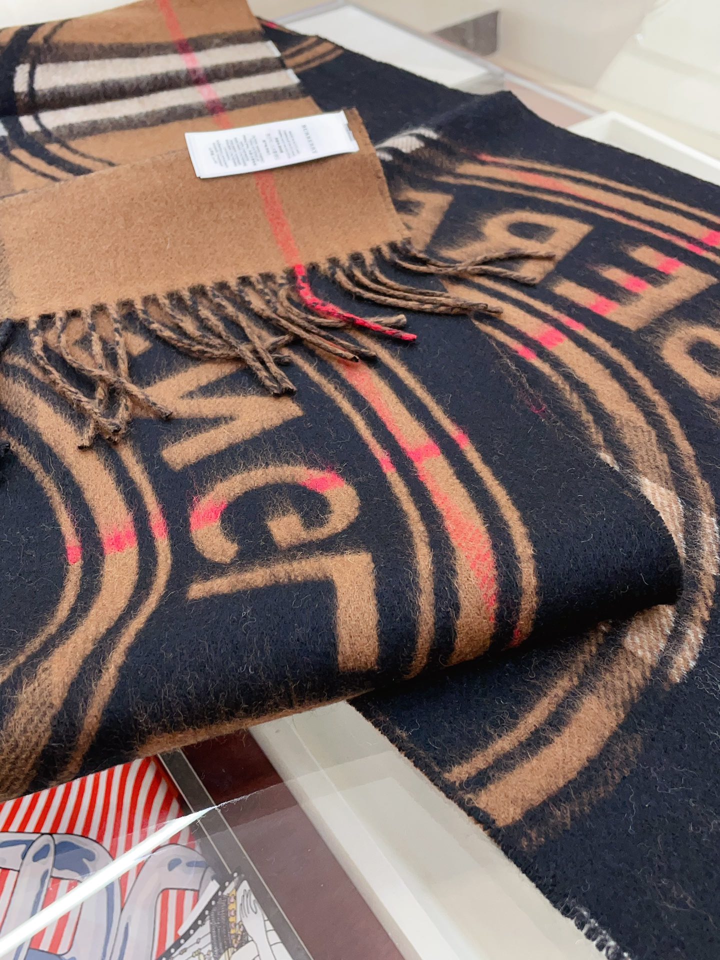 Streetwear Scarf Burberry 328789 SIZE:30*180cm - vstockx