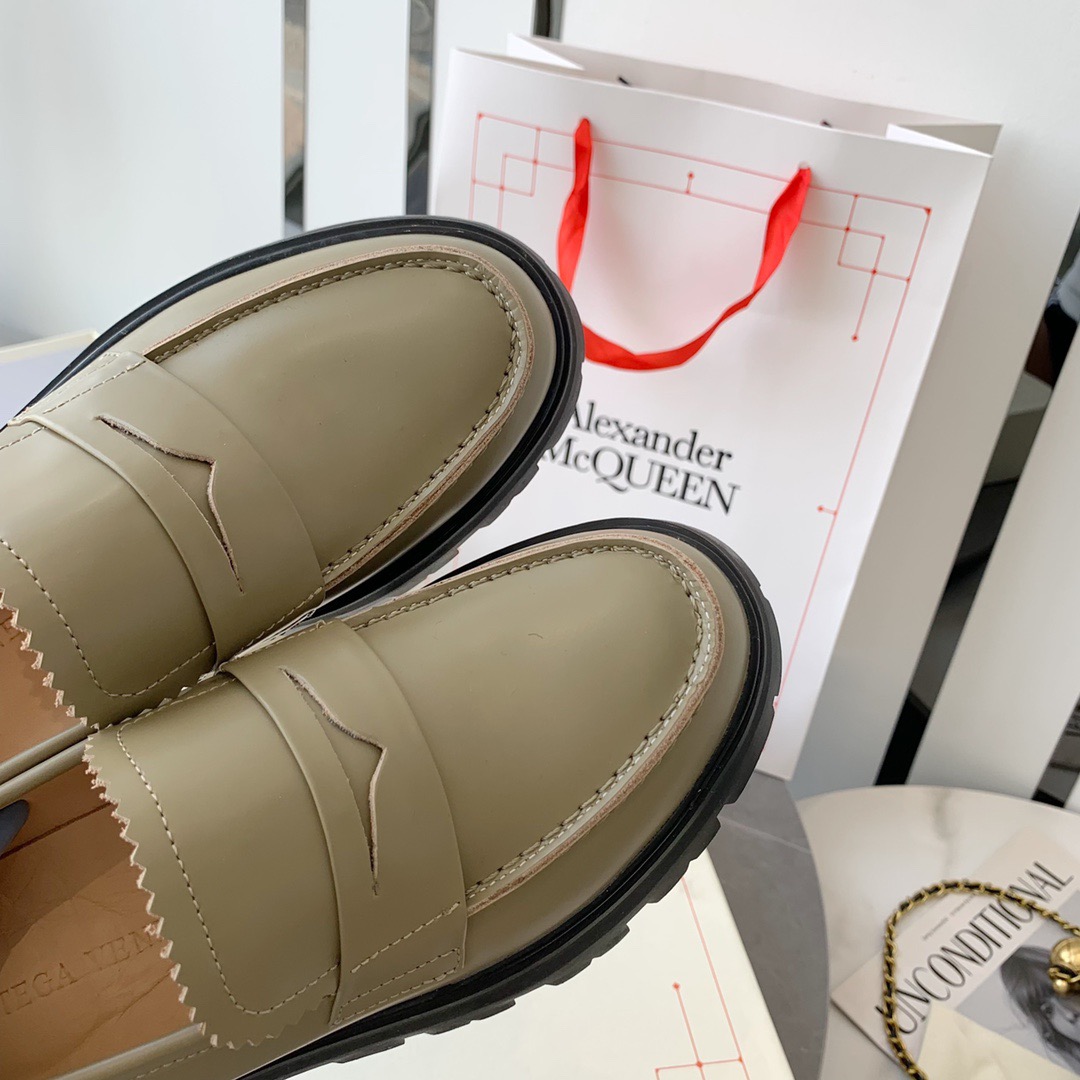 Alexander MCQueen woman is 35-40 - vstockx