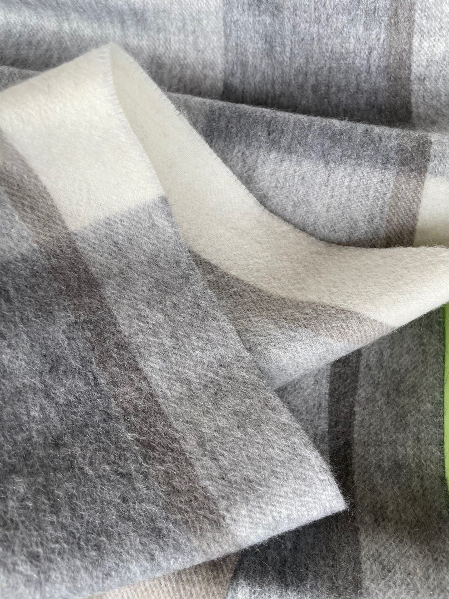 Streetwear Scarf Burberry 329092 SIZE:32*192cm - vstockx