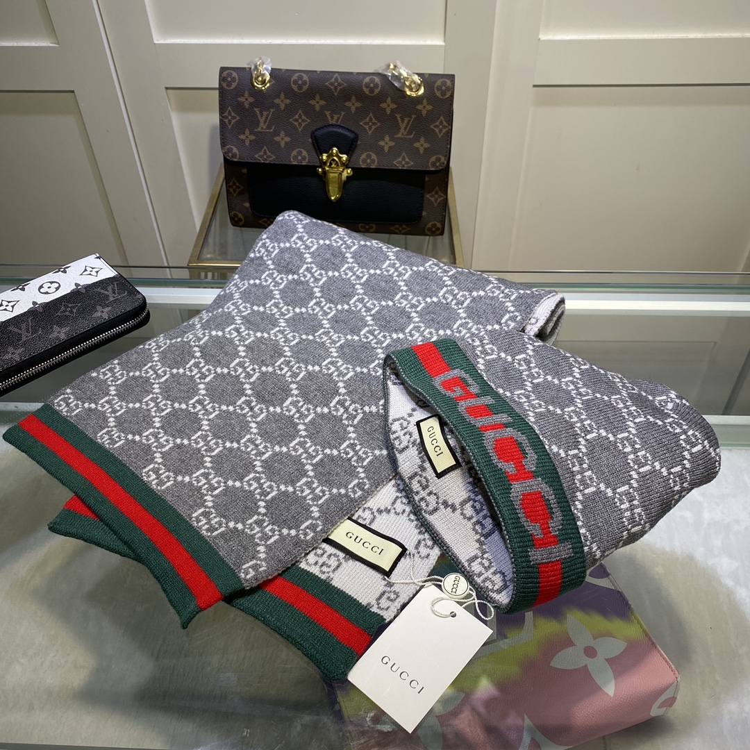 Hat & Scarf Gucci 1 - vstockx