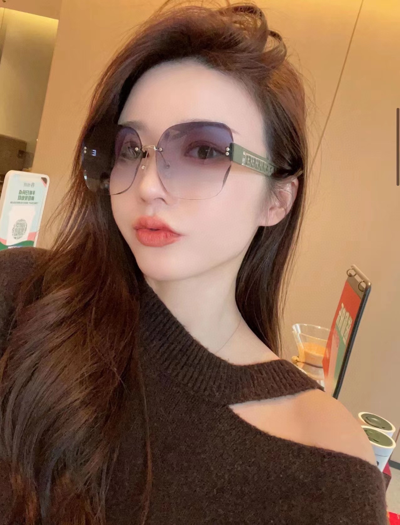 Sunglasses Fendi FD8220 - vstockx