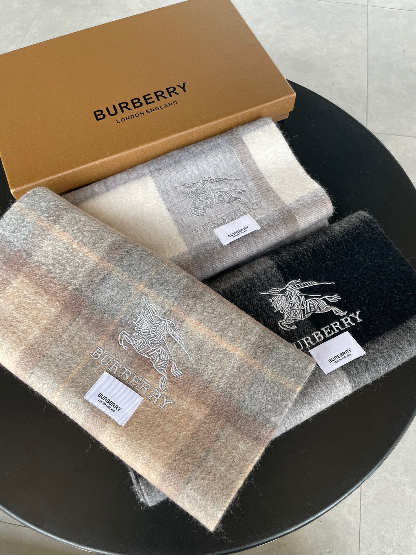 Streetwear Scarf Burberry 329093 SIZE:32*192cm - vstockx