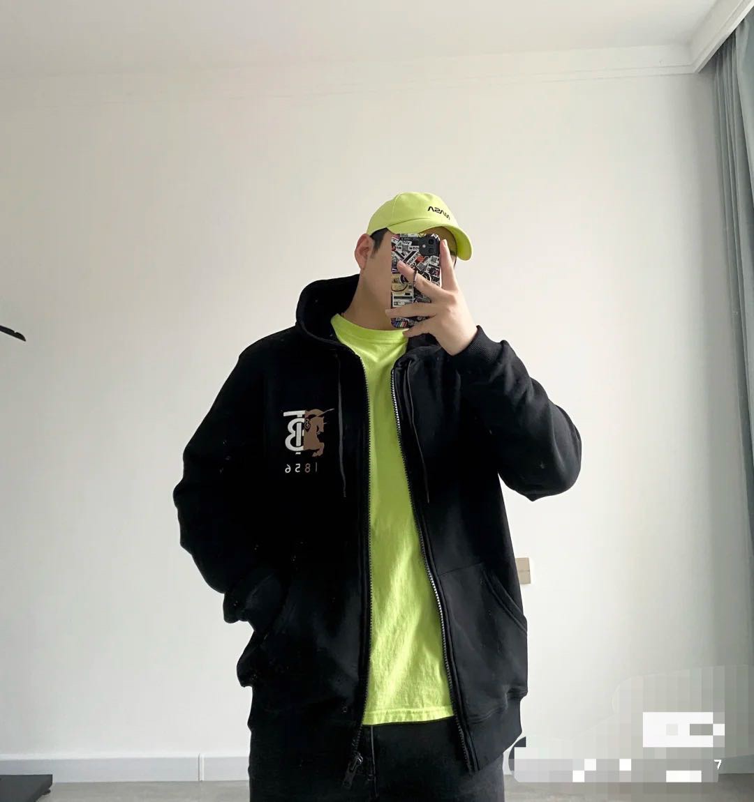 Clothes Burberry 812 - vstockx