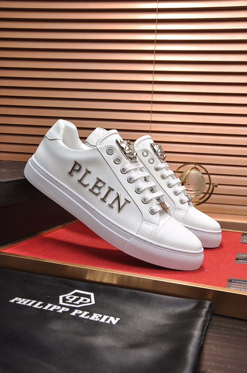 Philipp Plein Low Top Sneakers 11 - vstockx