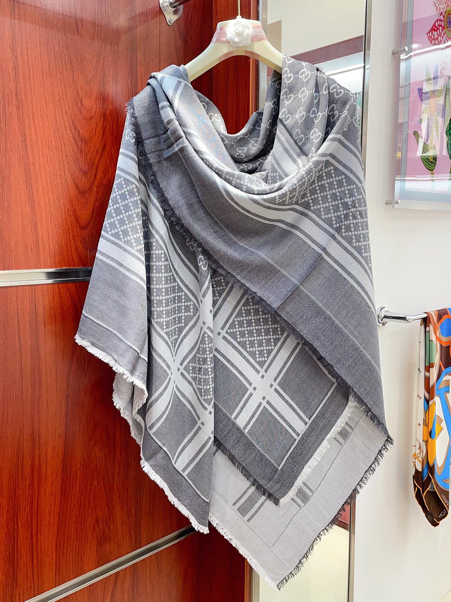 Streetwear Scarf GUCCI 328865 SIZE:140:140cm - vstockx