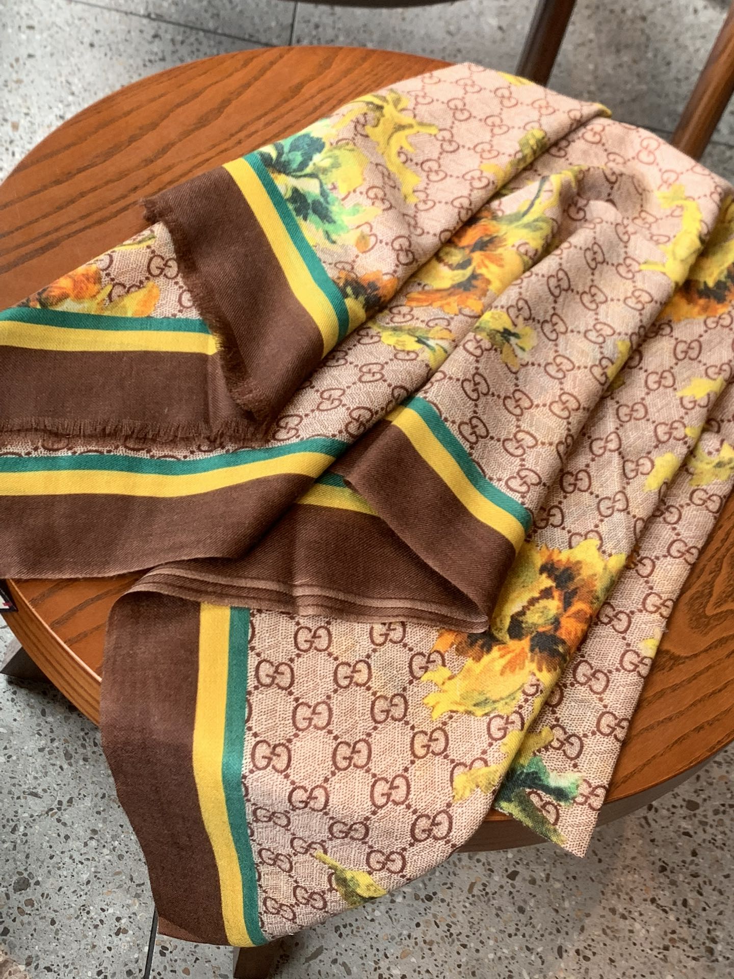 Streetwear Scarf GUCCI 328982 SIZE:110*200cm - vstockx