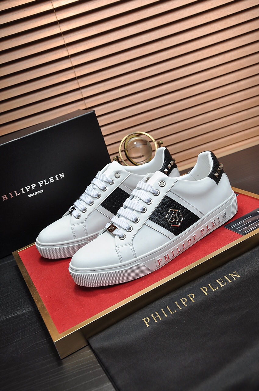 Philipp Plein Low Top Sneakers 1 - vstockx