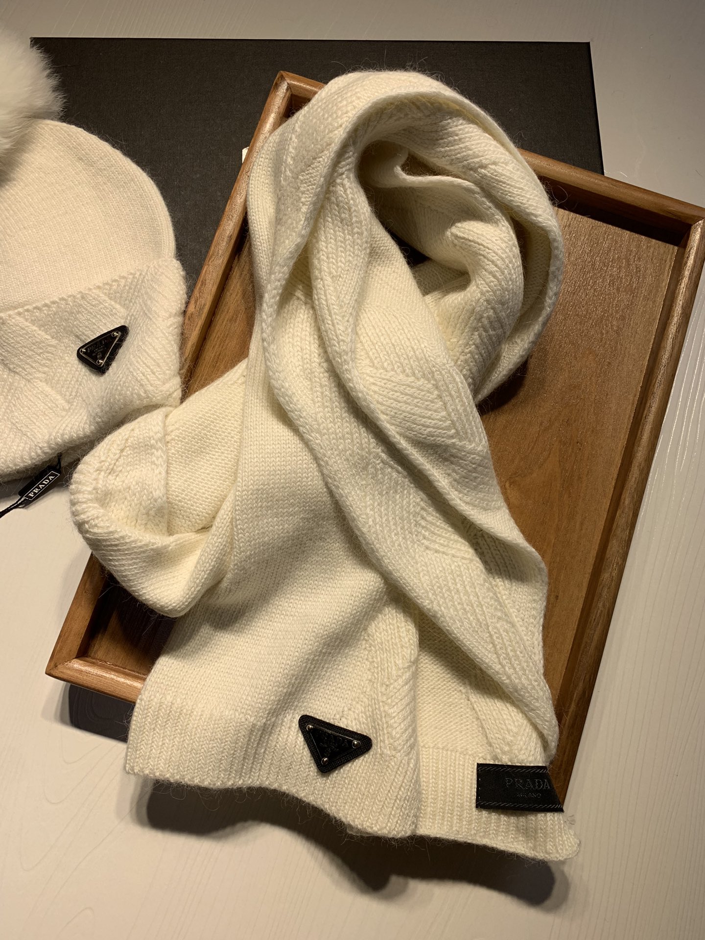 Hat & Scarf Prada 3 - vstockx