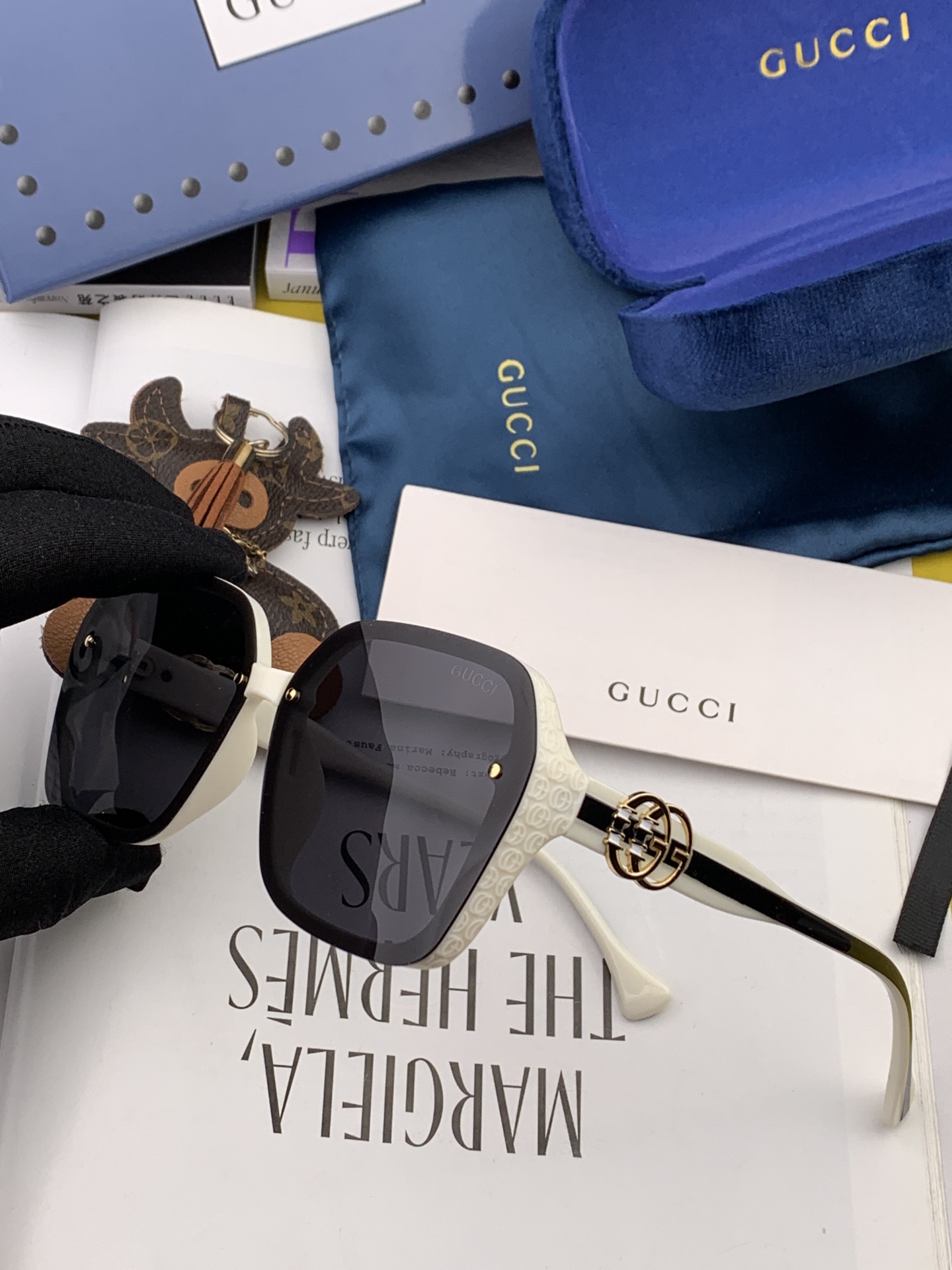 Sunglasses Gucci G7207 - vstockx