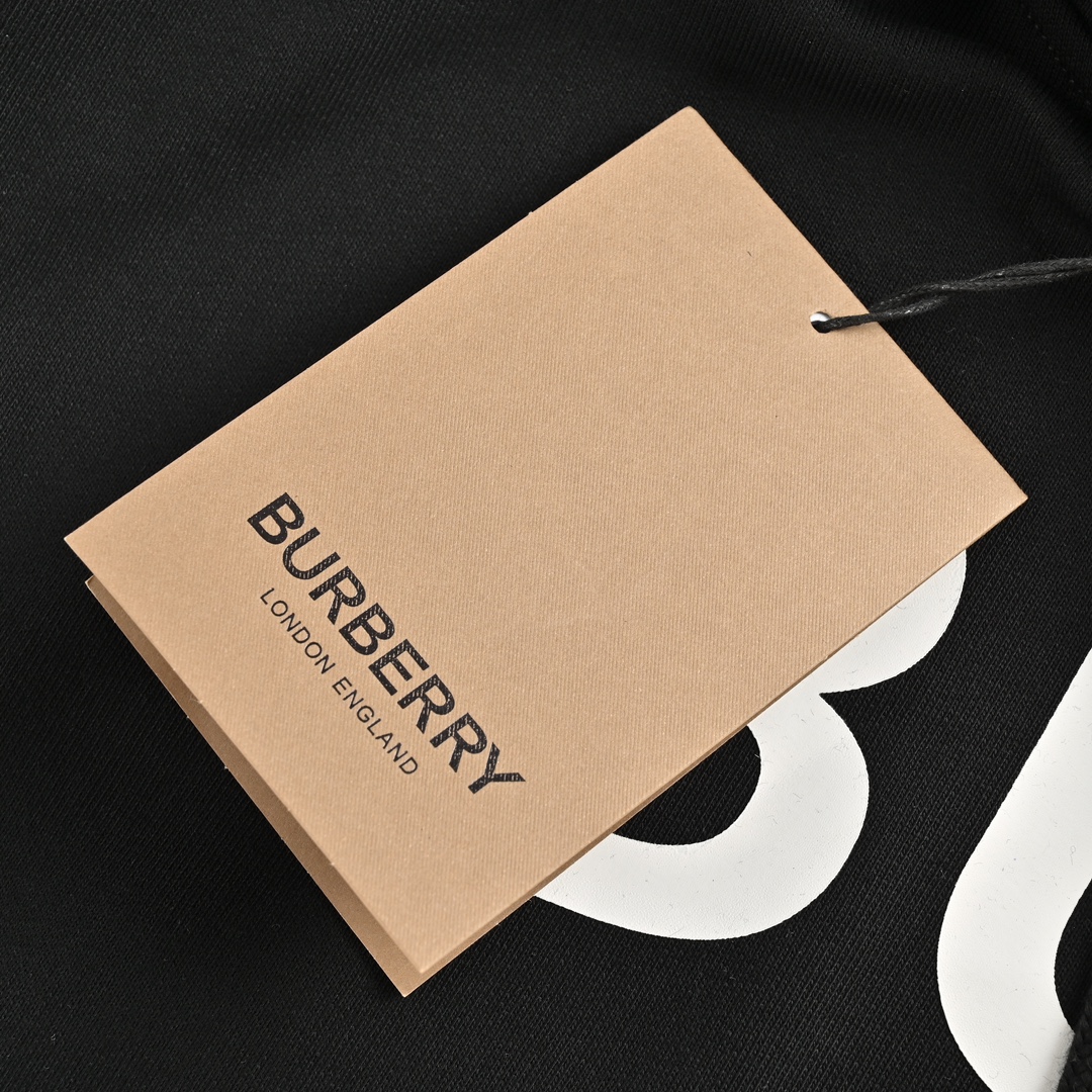 Clothes Burberry 824 - vstockx