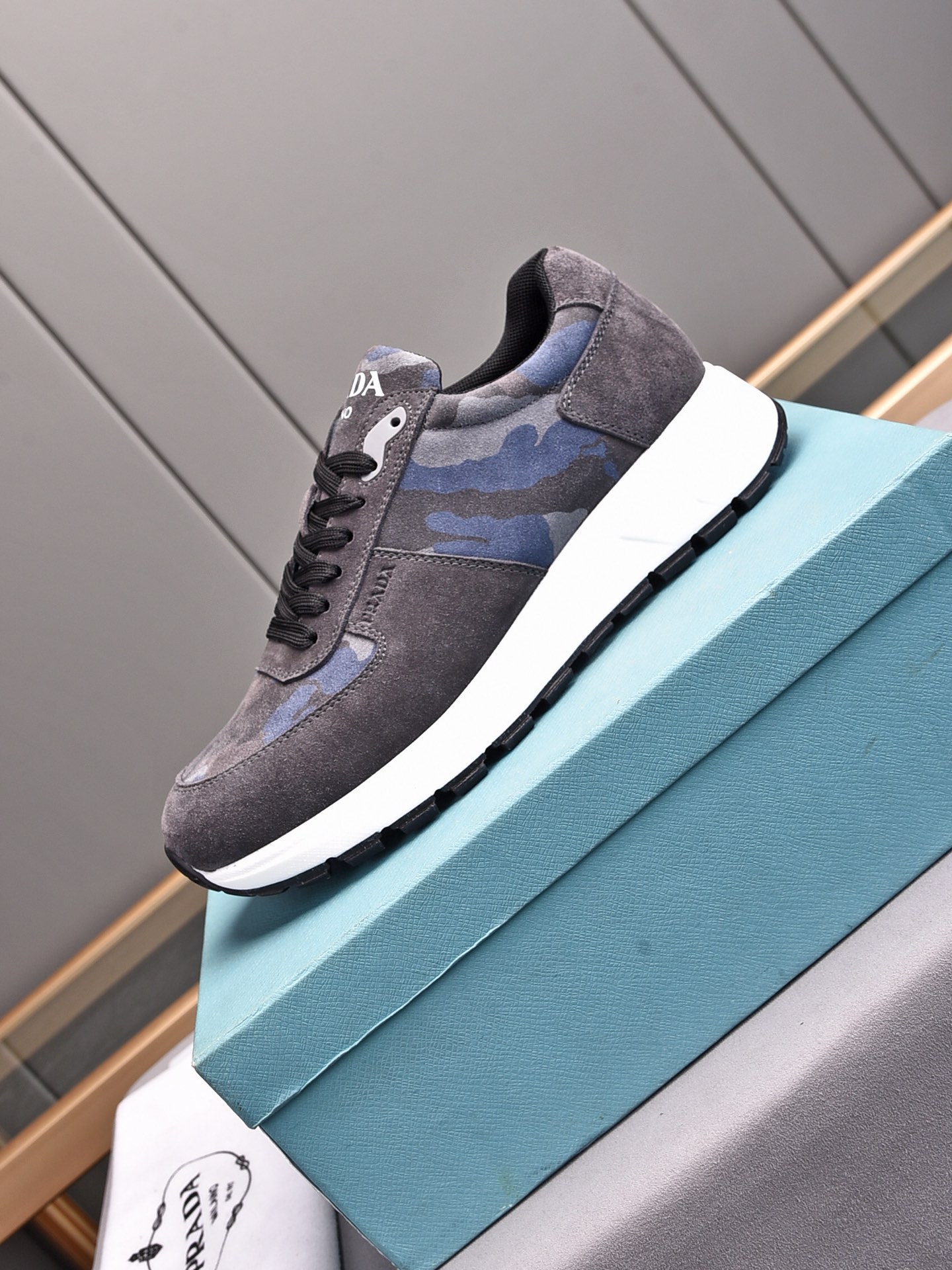 Prada Low Top sneaker 29 - vstockx