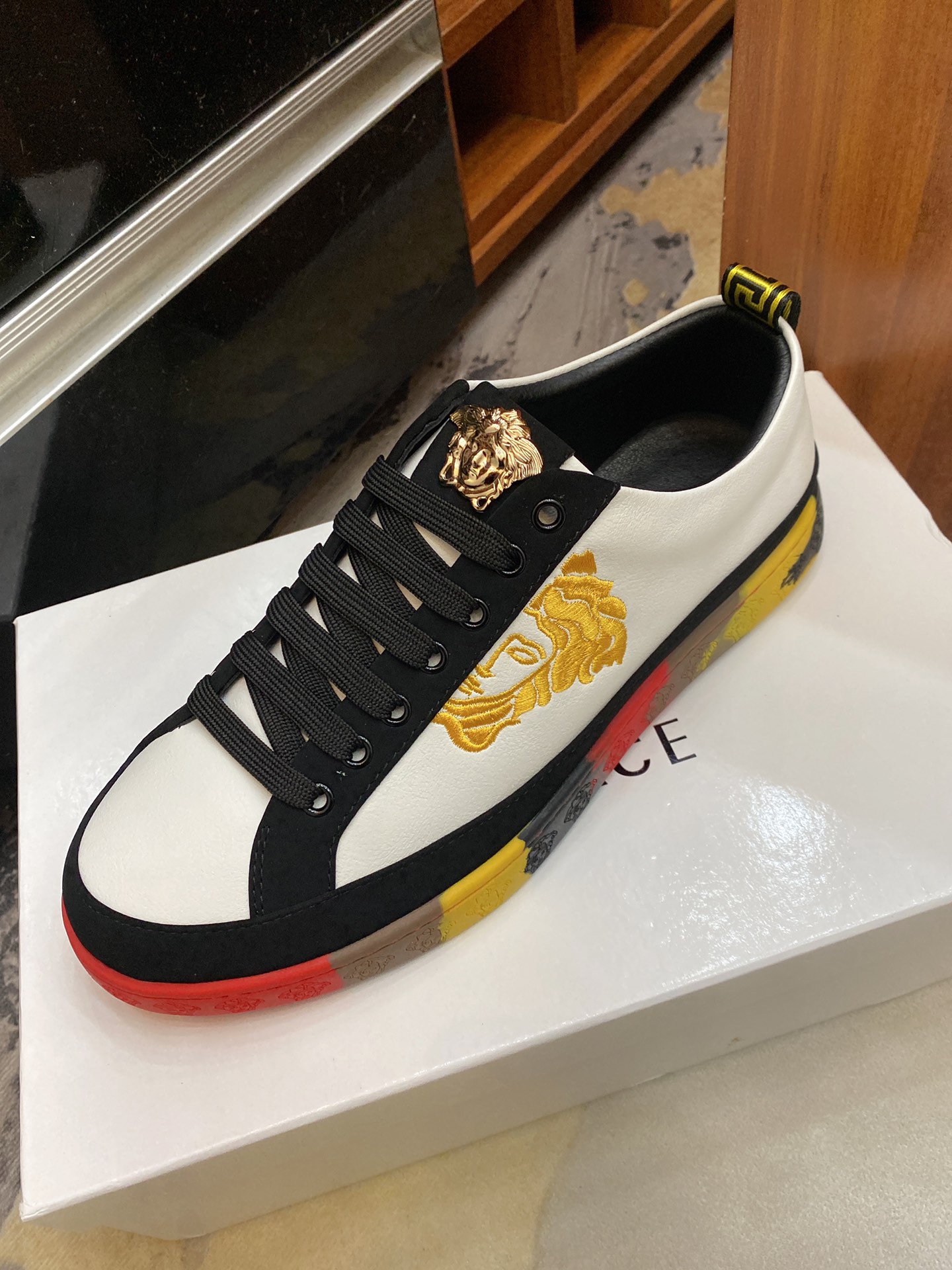 Versace Greca Sneaker 15 - vstockx