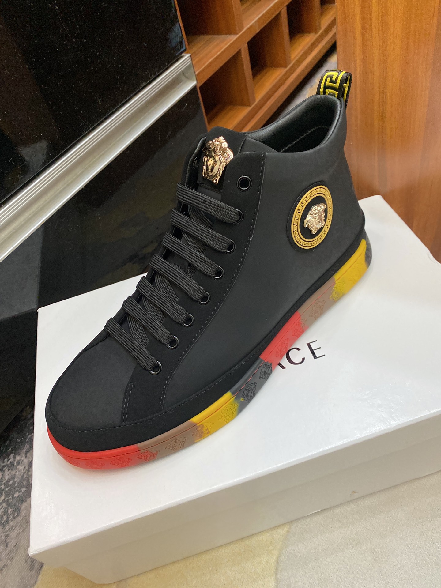Versace Greca Sneaker 18 - vstockx