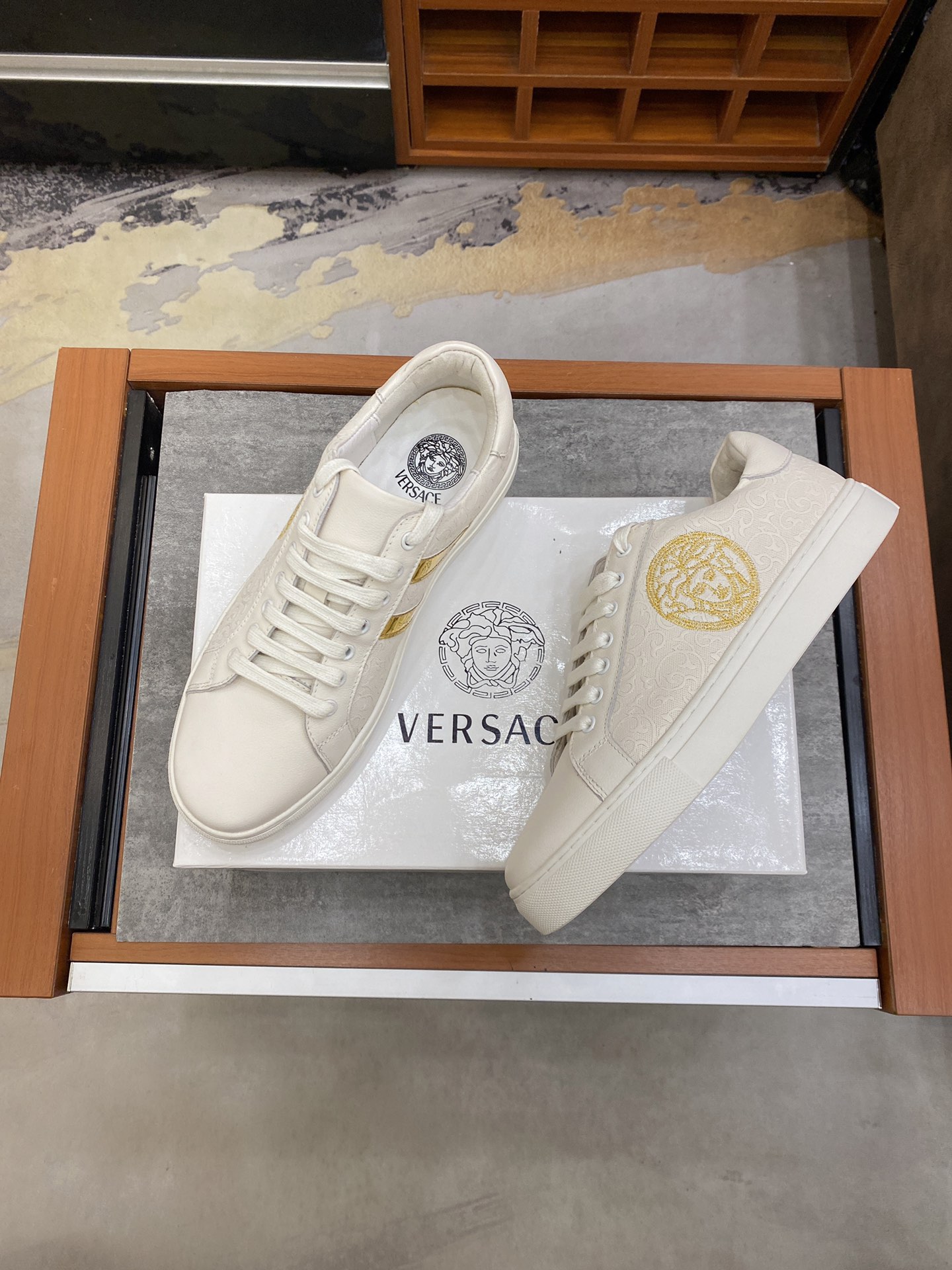 Versace Greca Sneaker 1 - vstockx
