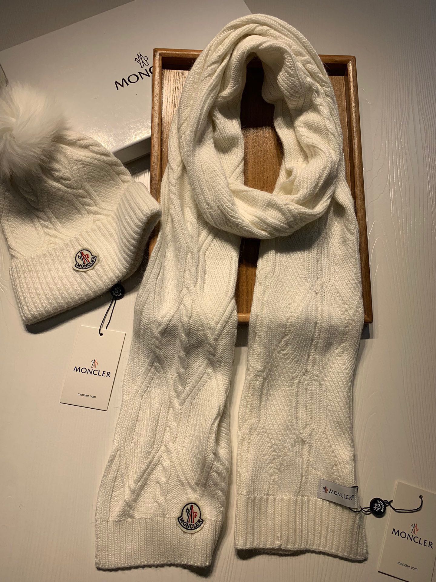 Hat & Scarf Moncler 2 - vstockx