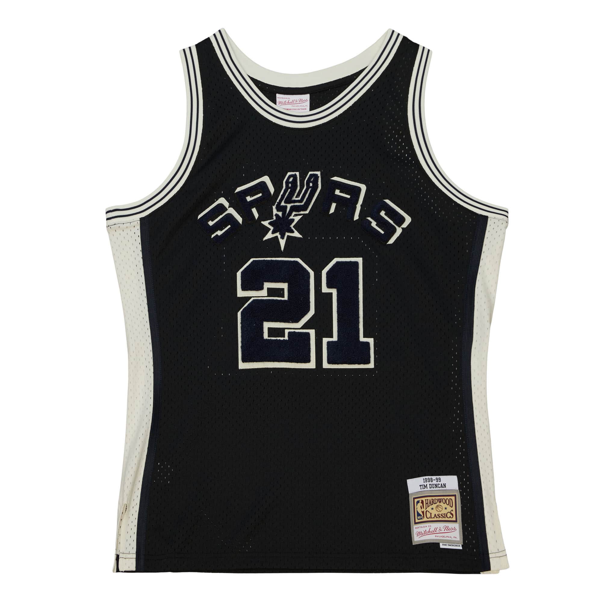 Off Court Chenille Swingman Tim Duncan San Antonio Spurs 1998-99 Jersey - vstockx