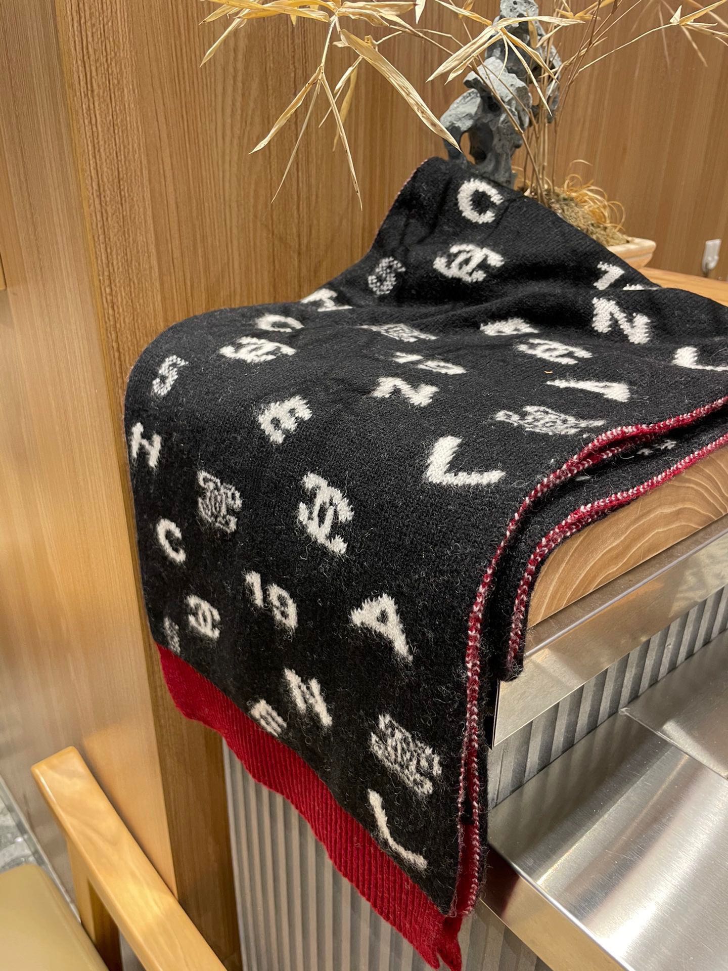 Streetwear Scarf CHANEL 328927 SIZE:35*180cm - vstockx