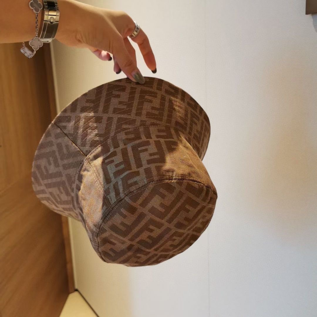 Streetwear Hat Fendi 329370 - vstockx