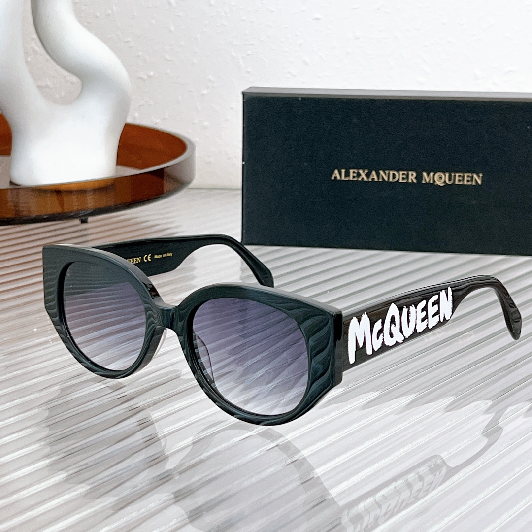 Sunglasses Alexander McQueen 0328s 2 - vstockx