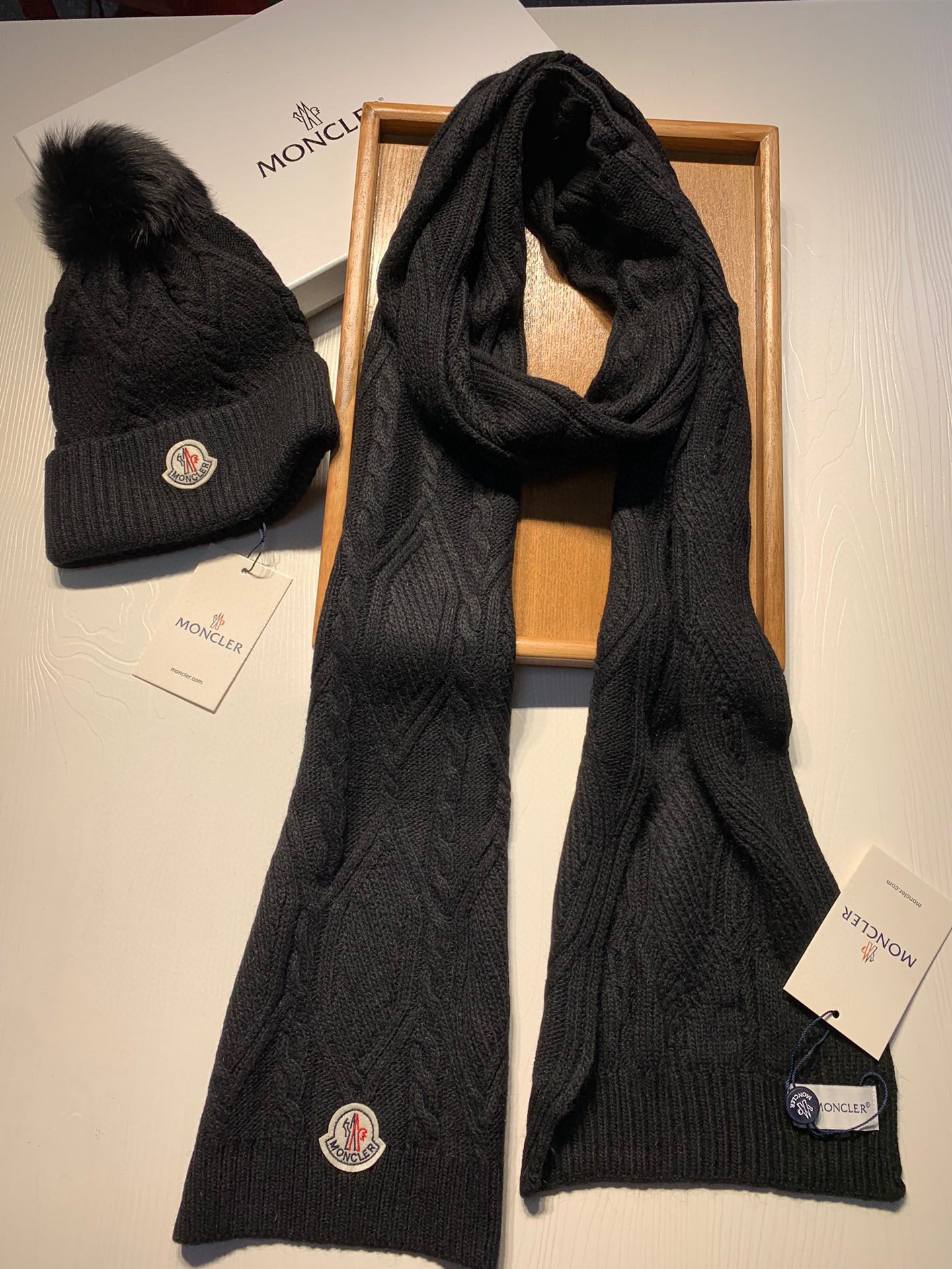 Hat & Scarf Moncler 2 - vstockx