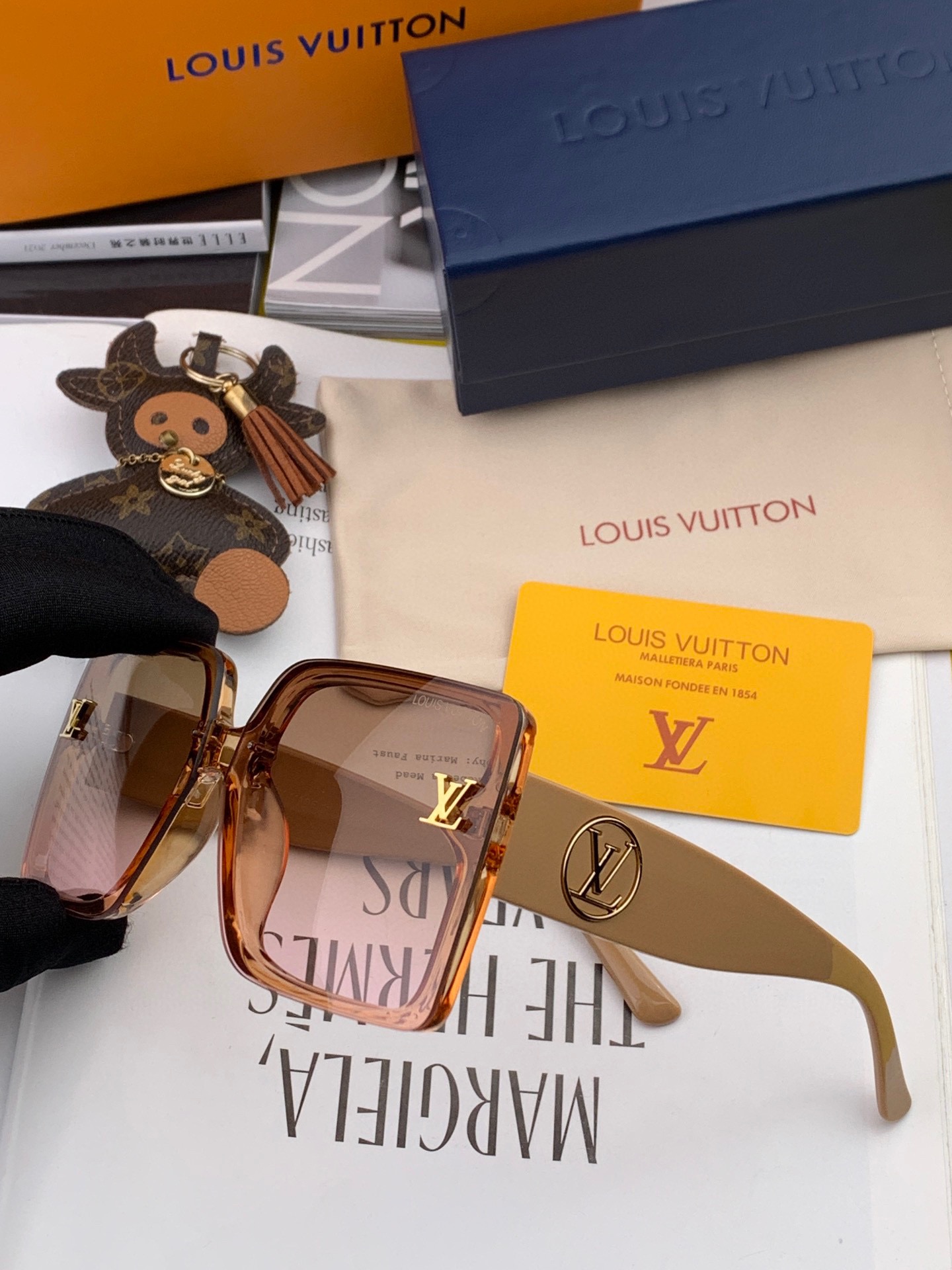 Sunglasses Louis Vuitton L8270 - vstockx