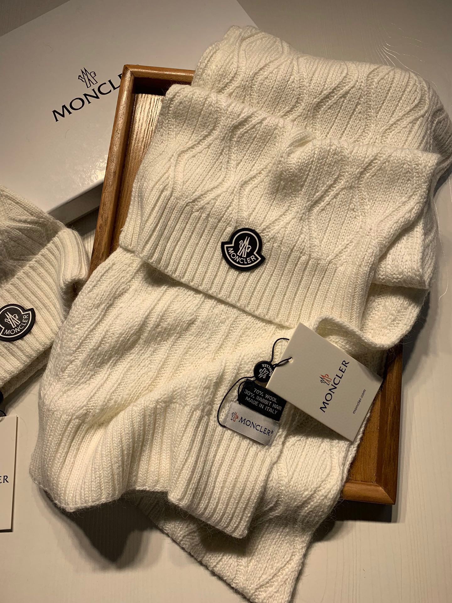 Hat & Scarf Moncler 1 - vstockx