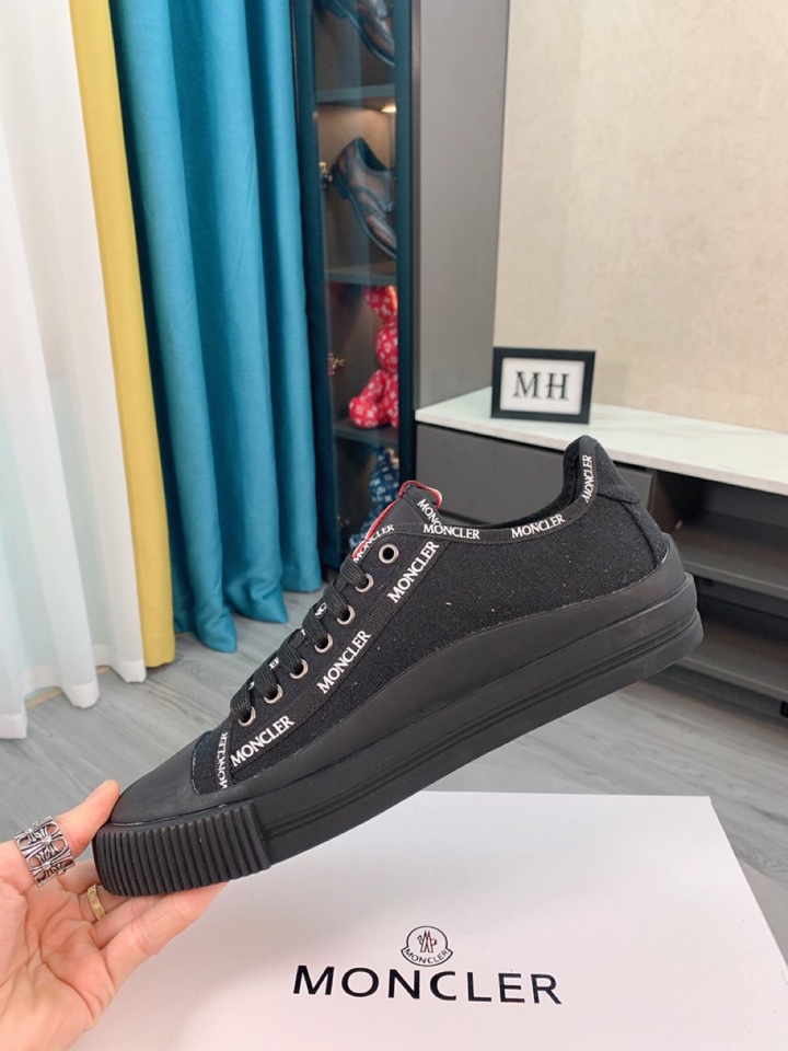 Moncler Lissex High Top Sneakers 5 - vstockx