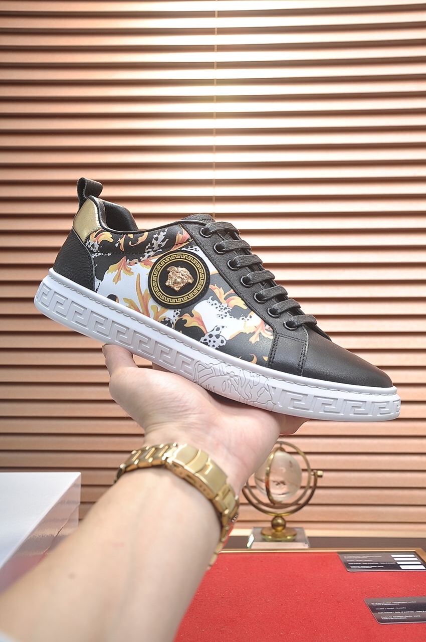 Versace Greca Sneaker 30 - vstockx