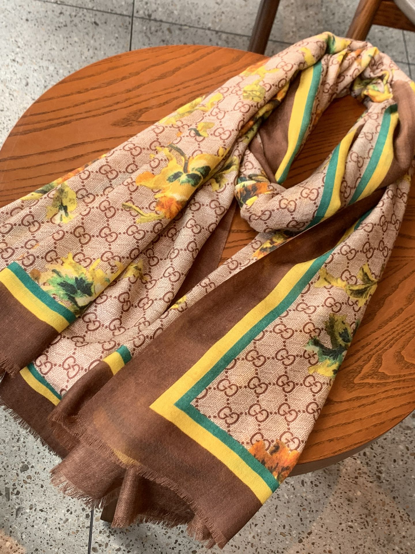 Streetwear Scarf GUCCI 328982 SIZE:110*200cm - vstockx