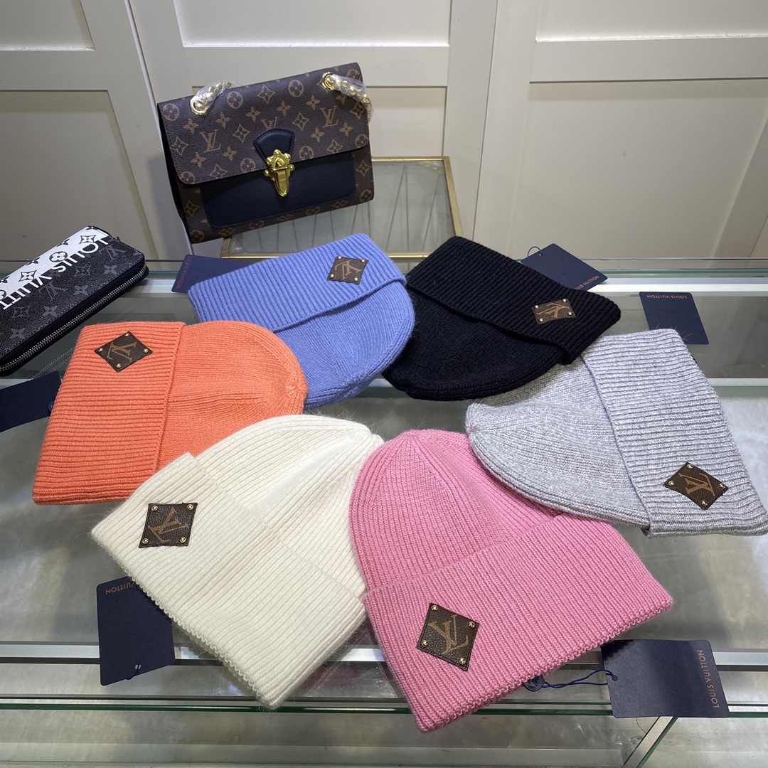 Hat & Scarf Louis Vuitton 3 - vstockx