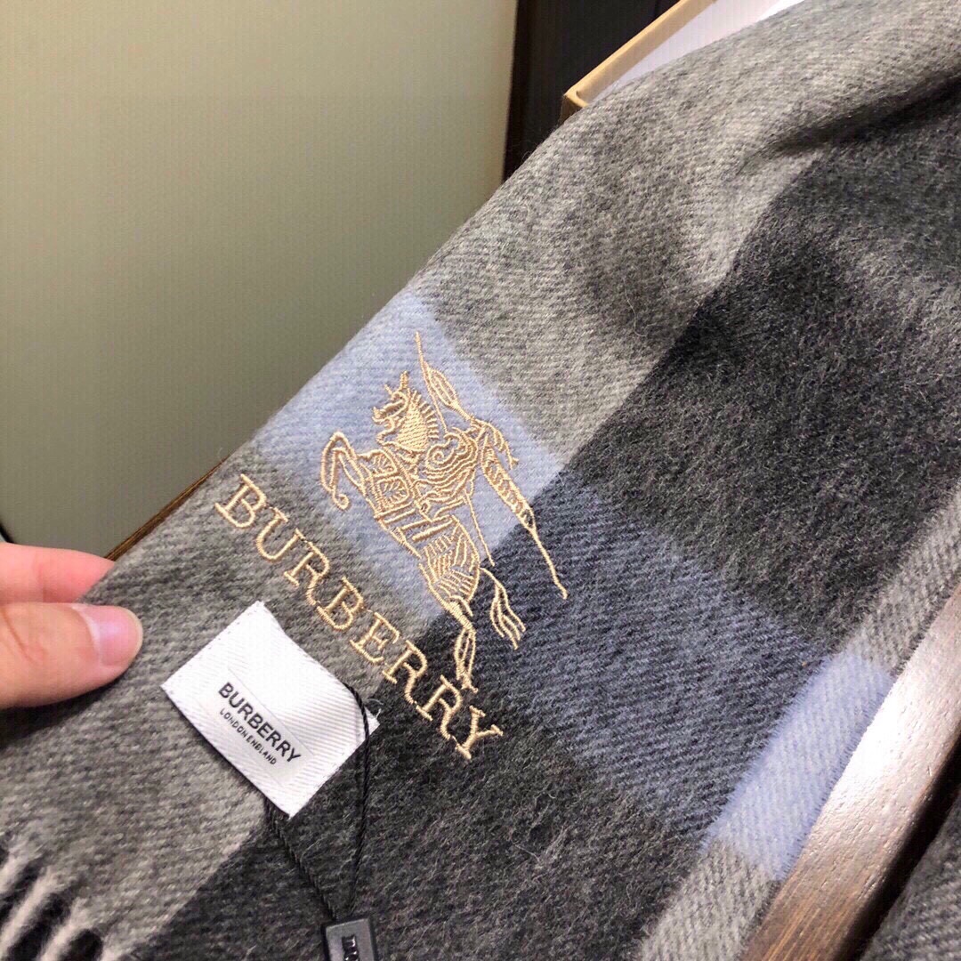 Streetwear Scarf Burberry 329072 size:32*180cm - vstockx