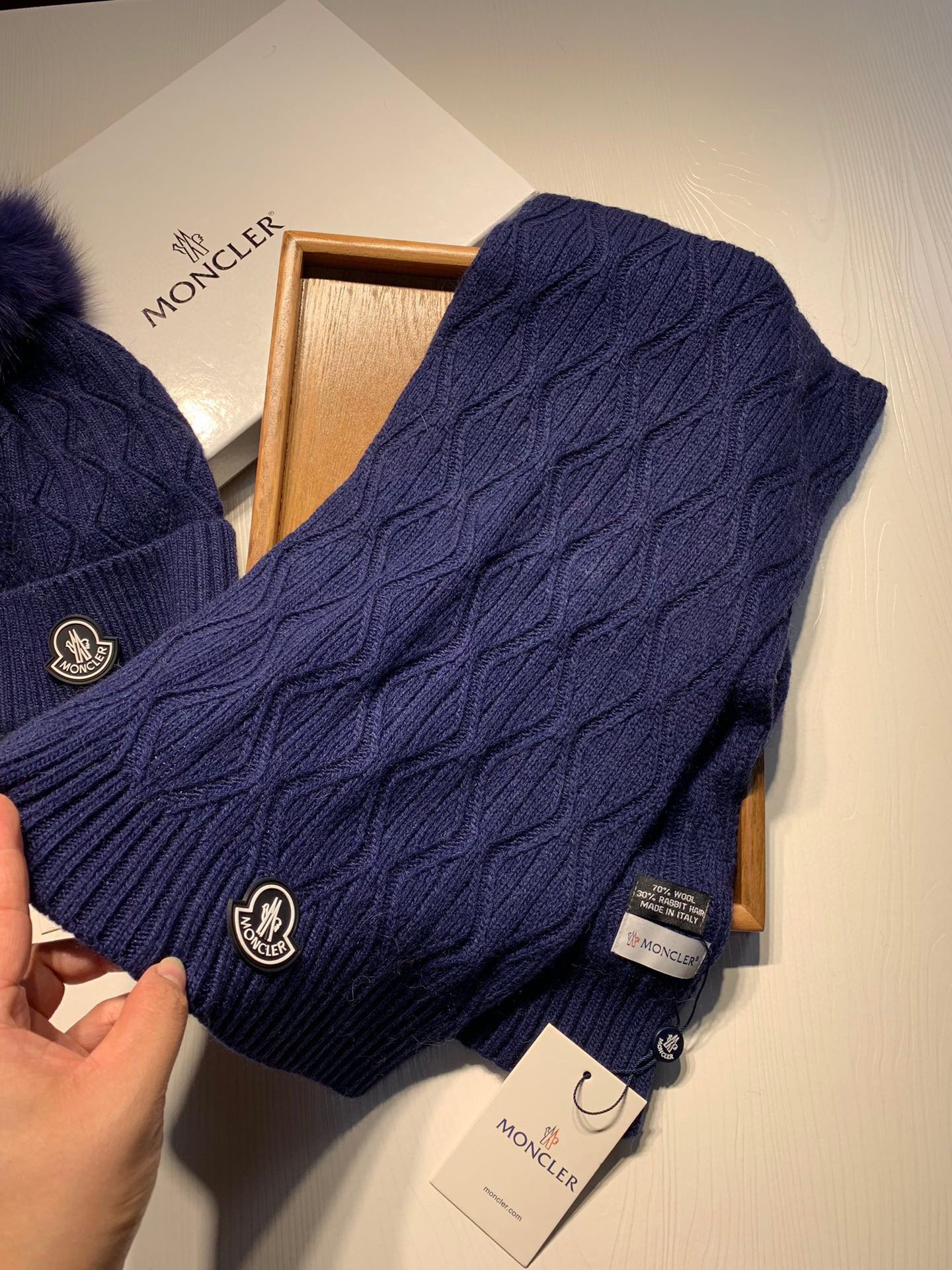 Hat & Scarf Moncler 1 - vstockx