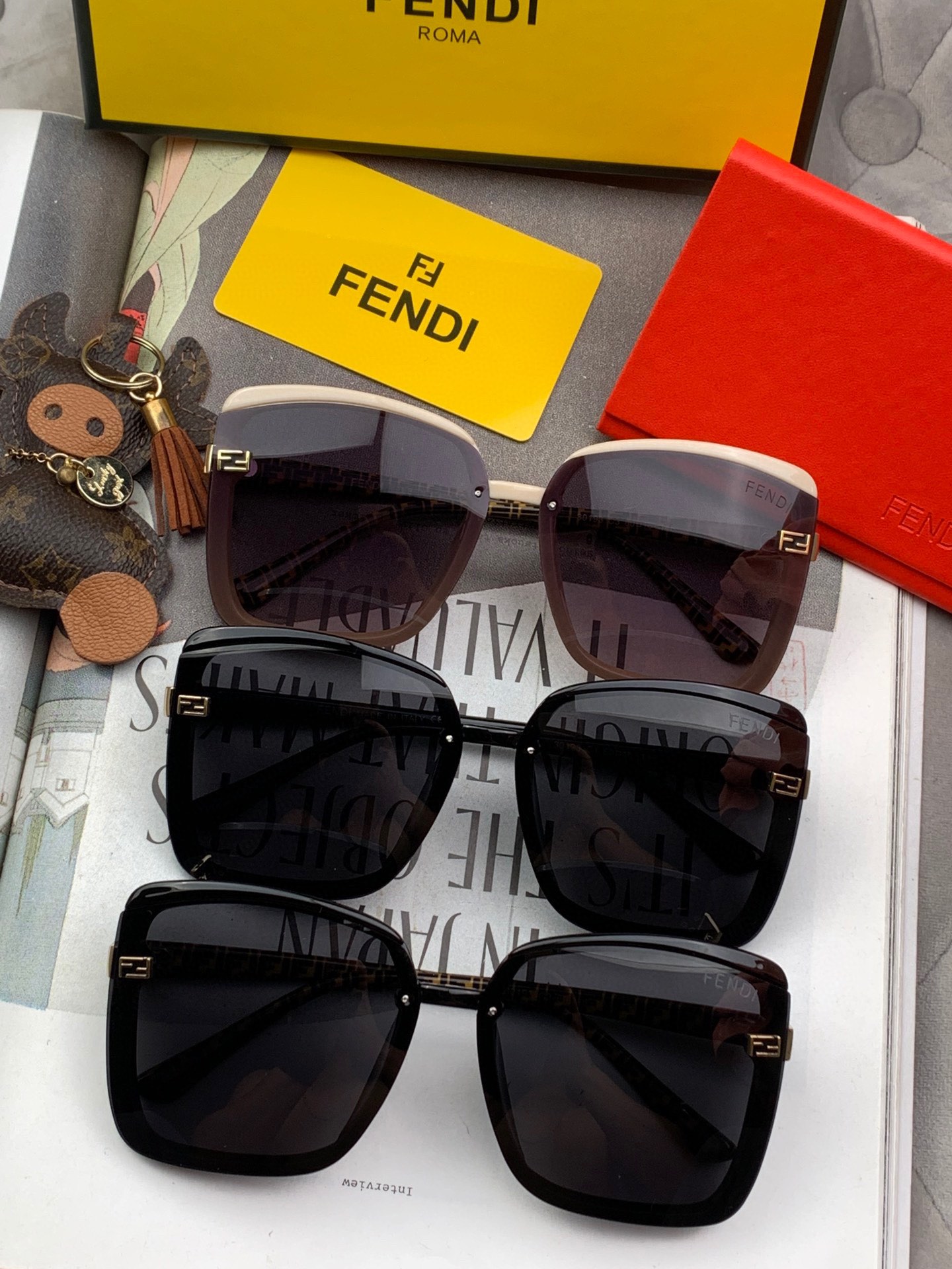 Sunglasses Fendi F301 - vstockx