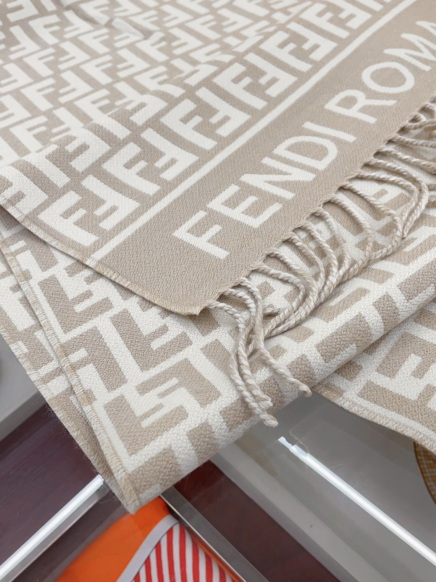 Streetwear Scarf FENDI 328753 SIZE:30x180cm - vstockx