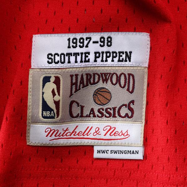Mens Chicago Bulls Scottie Pippen Mitchell & Ness Red 1997-98 Hardwood Classics Swingman Jersey - vstockx