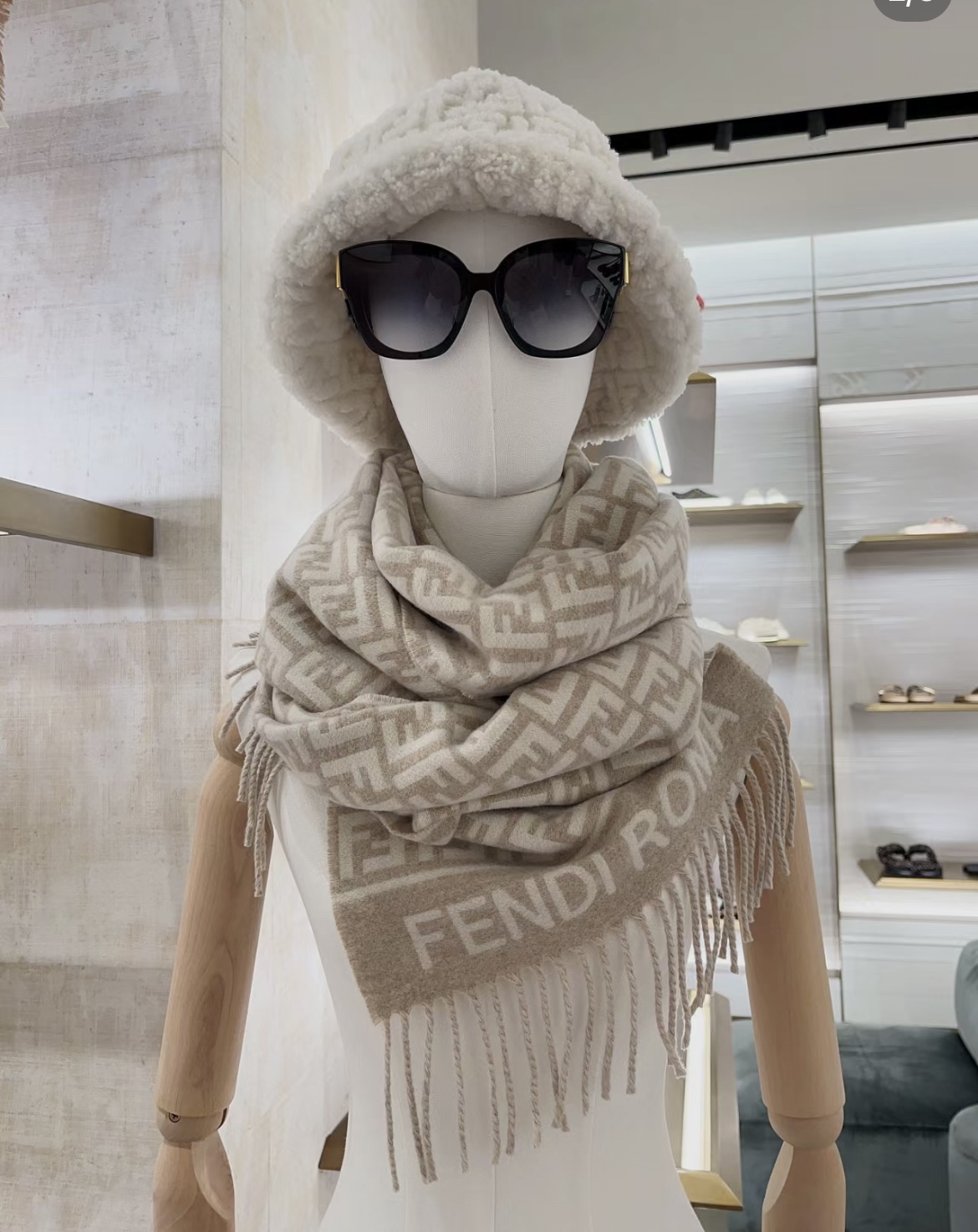 Streetwear Scarf FENDI 328753 SIZE:30x180cm - vstockx