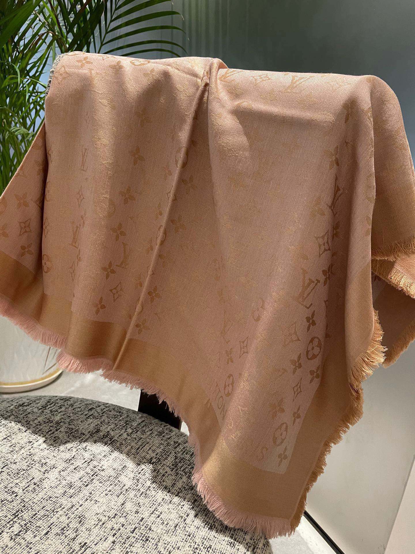 Streetwear Scarf LV 328943 SIZE:140*140cm - vstockx