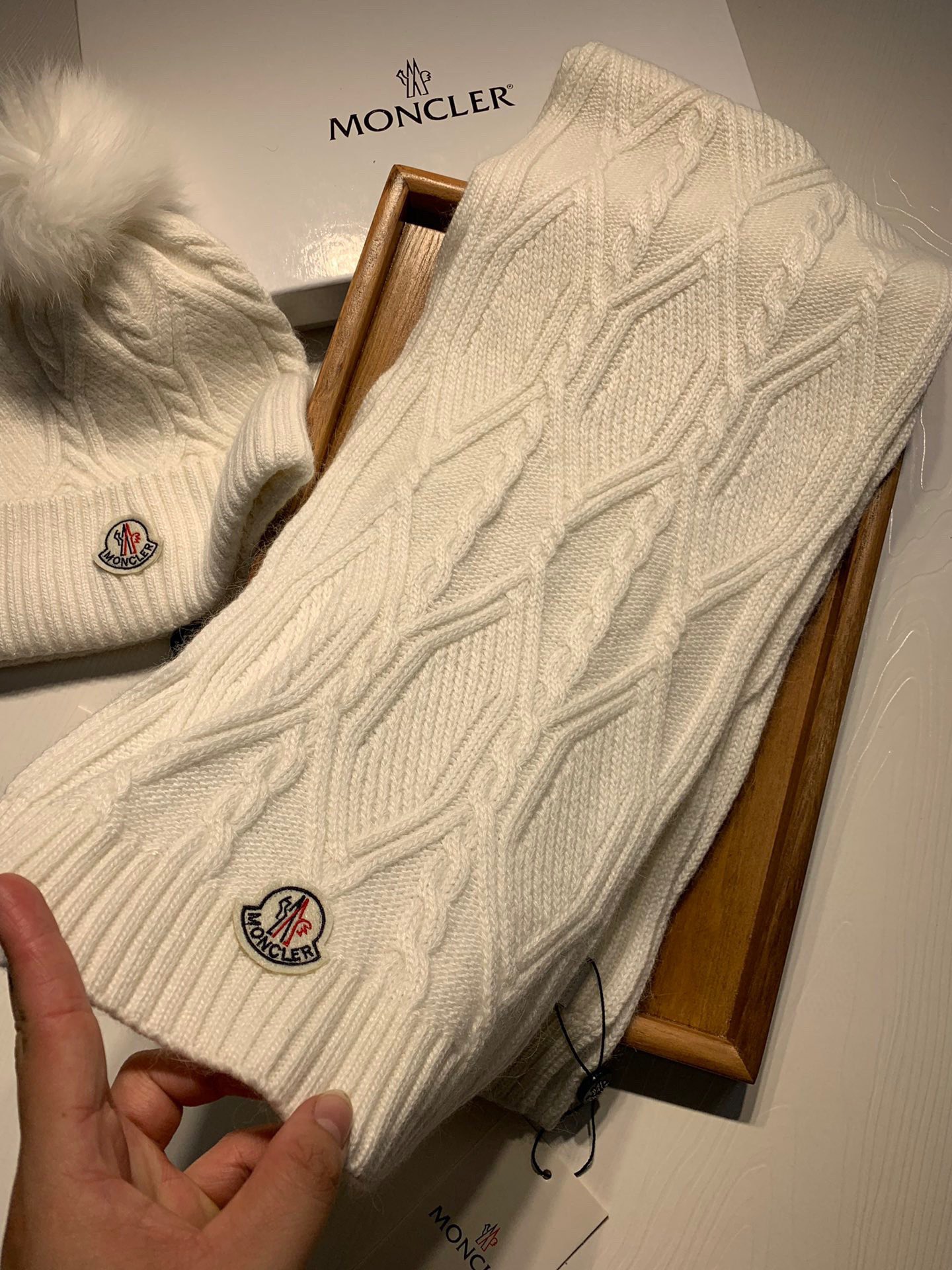 Hat & Scarf Moncler 2 - vstockx