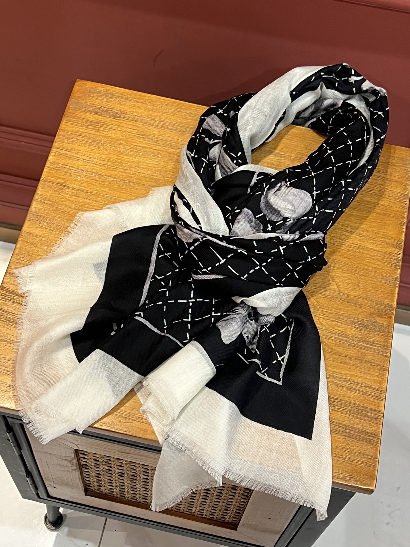 Streetwear Scarf CHANEL 328978 size:100×200cm - vstockx