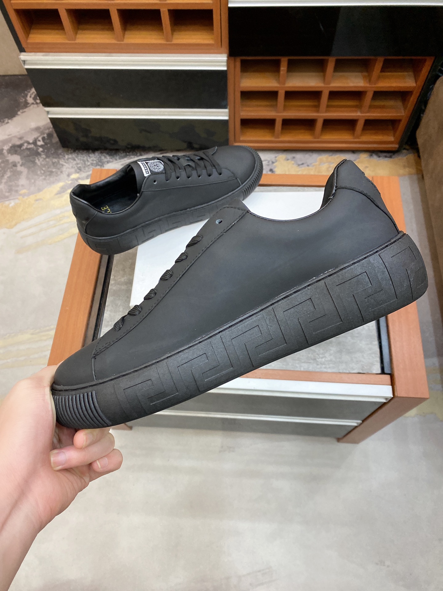 Versace Greca Sneaker 21 - vstockx
