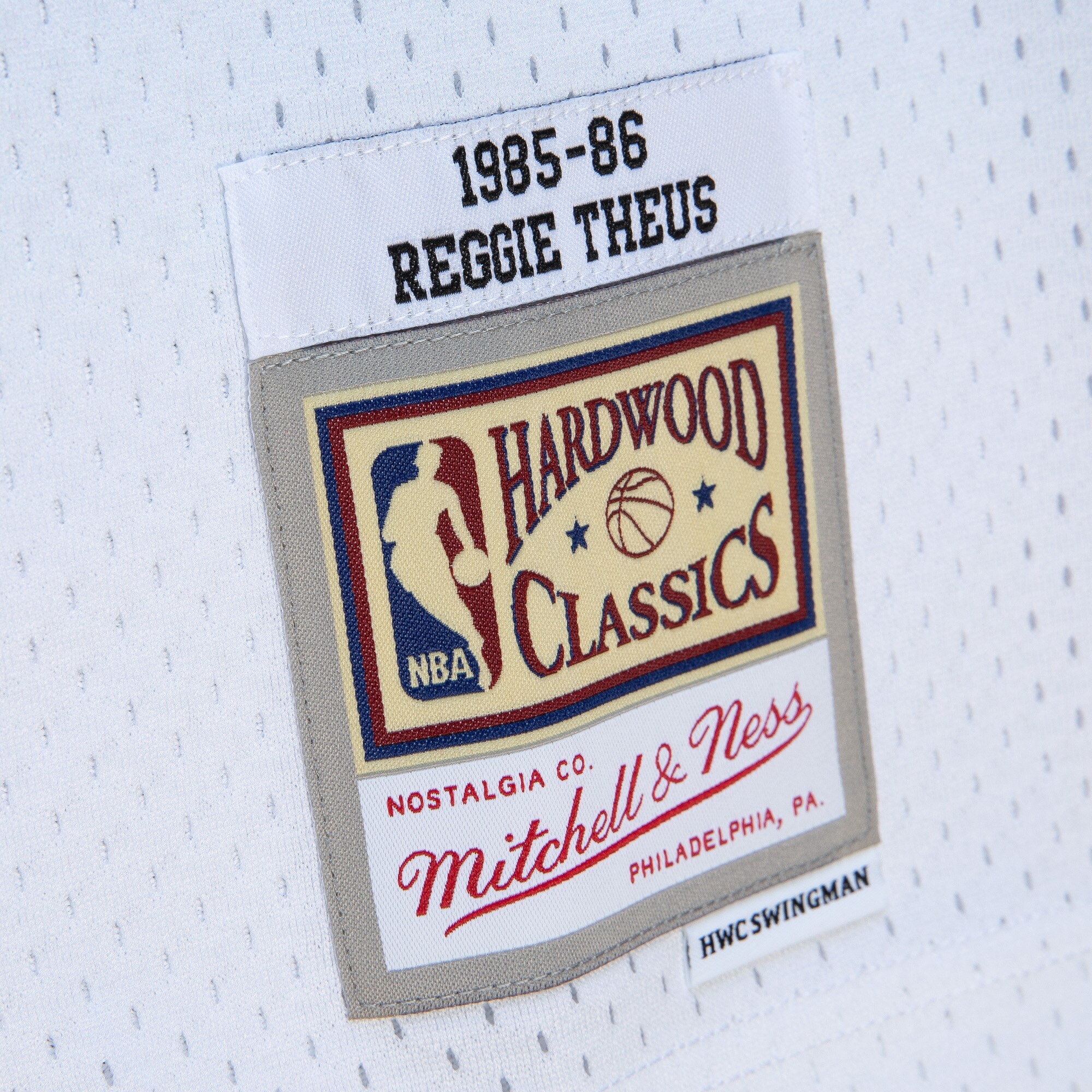 Reggie Theus Sacramento Kings Mitchell & Ness 1985/86 Hardwood Classics Fadeaway Swingman Player Jersey - White/Light Blue - vstockx