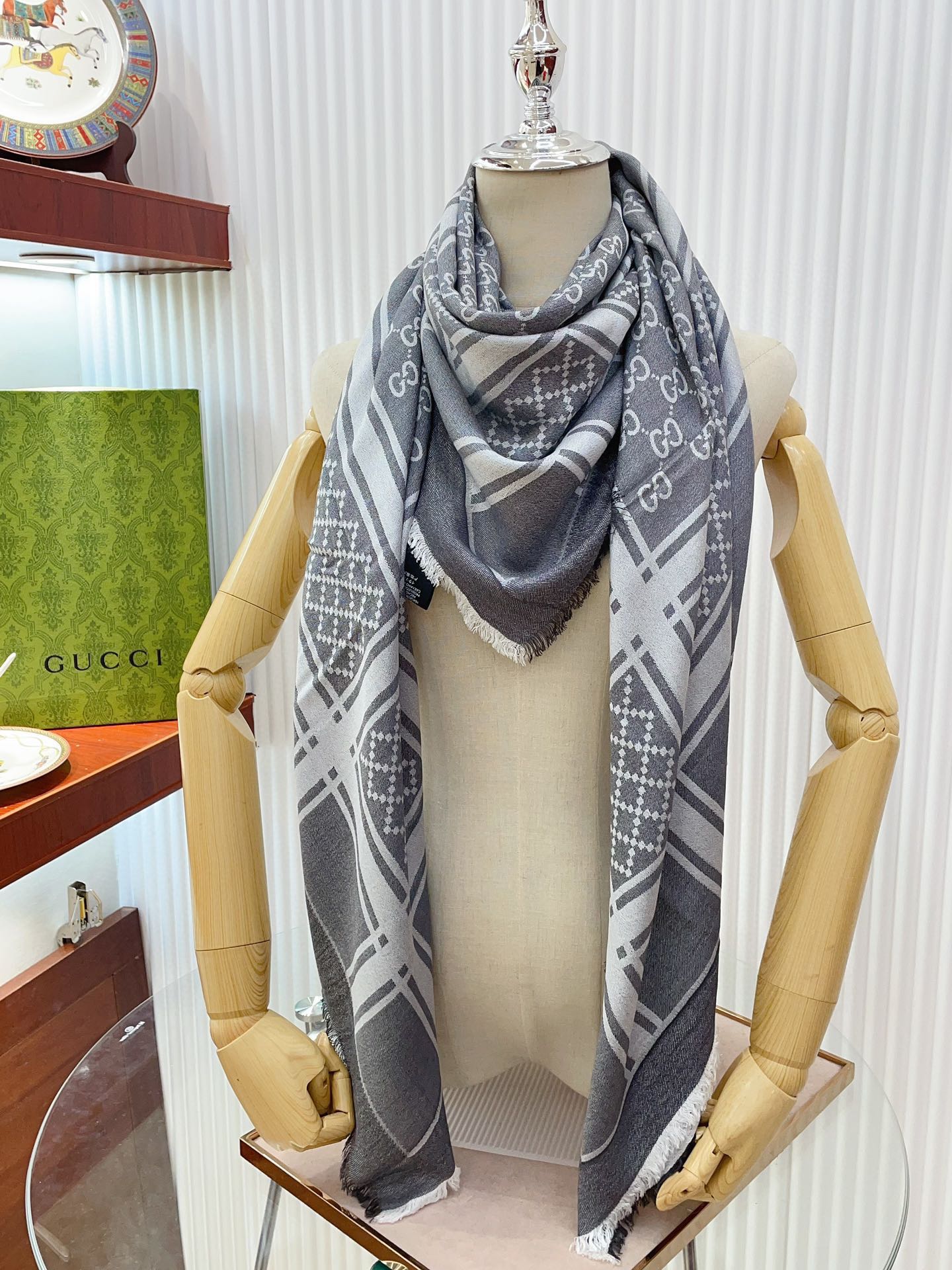 Streetwear Scarf GUCCI 328865 SIZE:140:140cm - vstockx