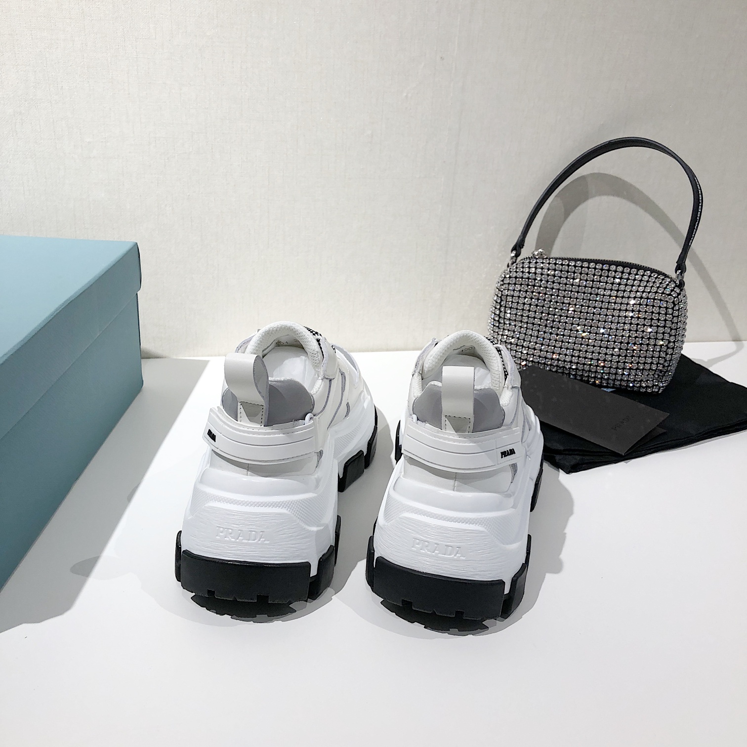 Prada Low Top sneaker 47 - vstockx