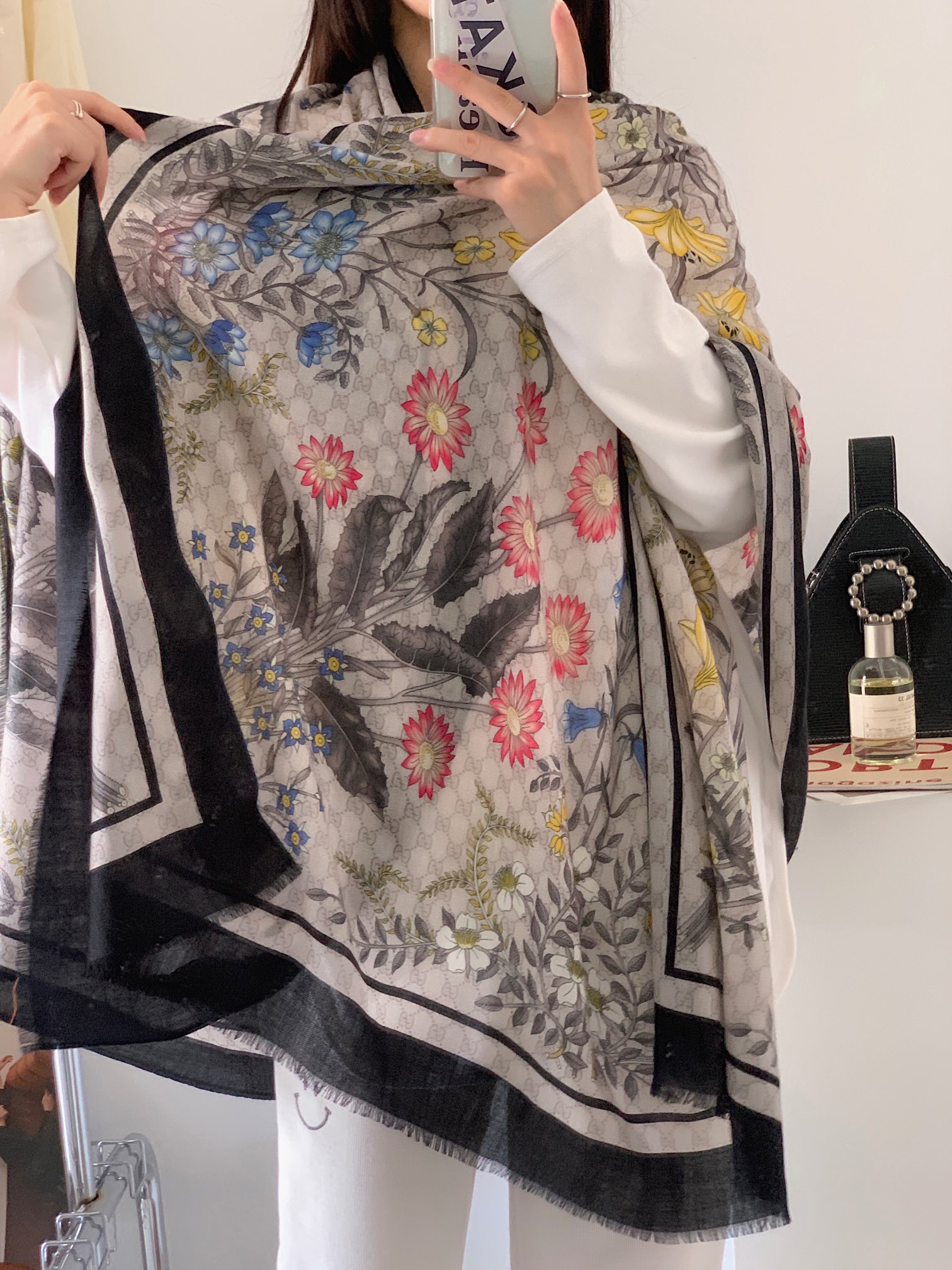 Streetwear Scarf GUCCI 328986 SIZE:110*200cm - vstockx