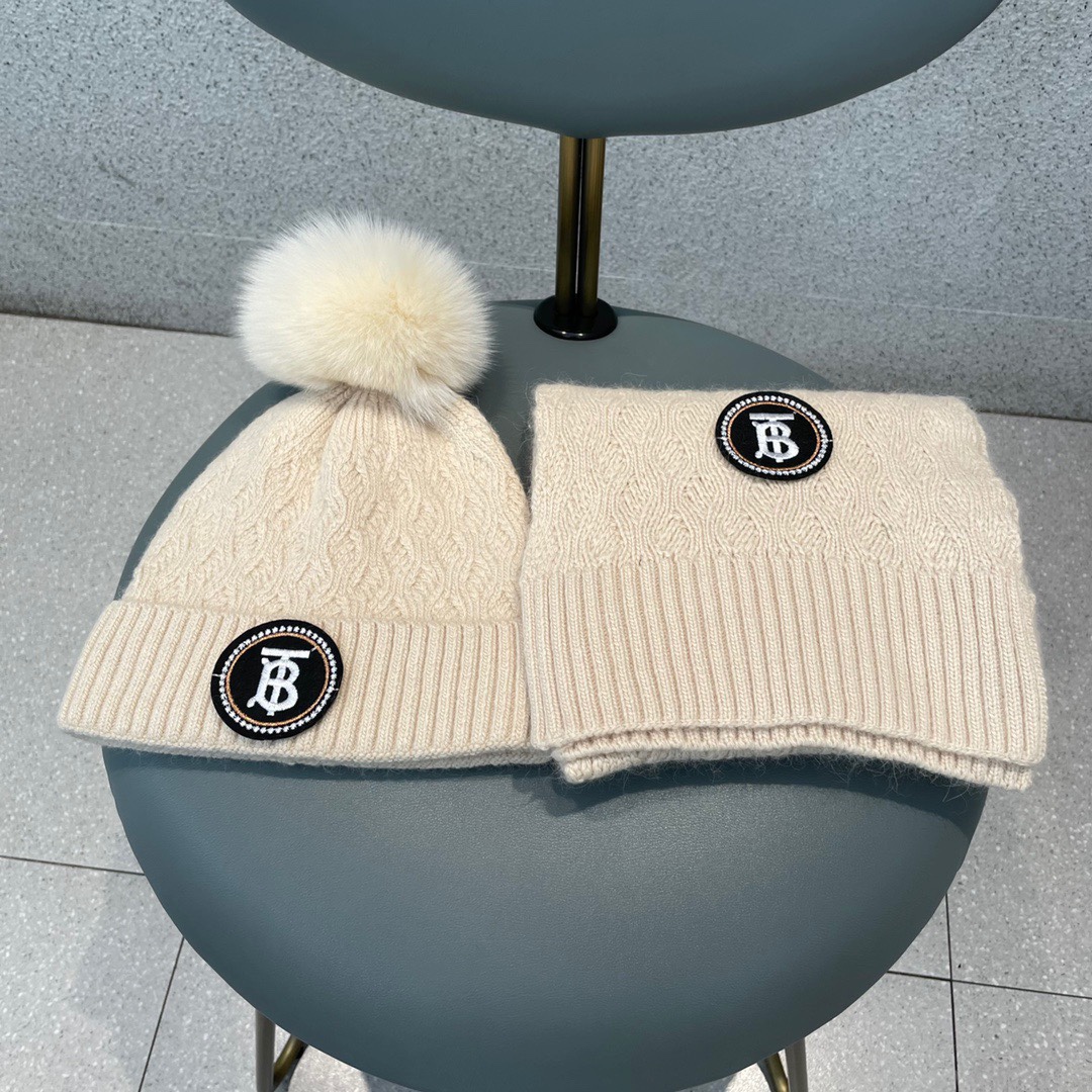 Hat & Scarf Burberry 2 - vstockx