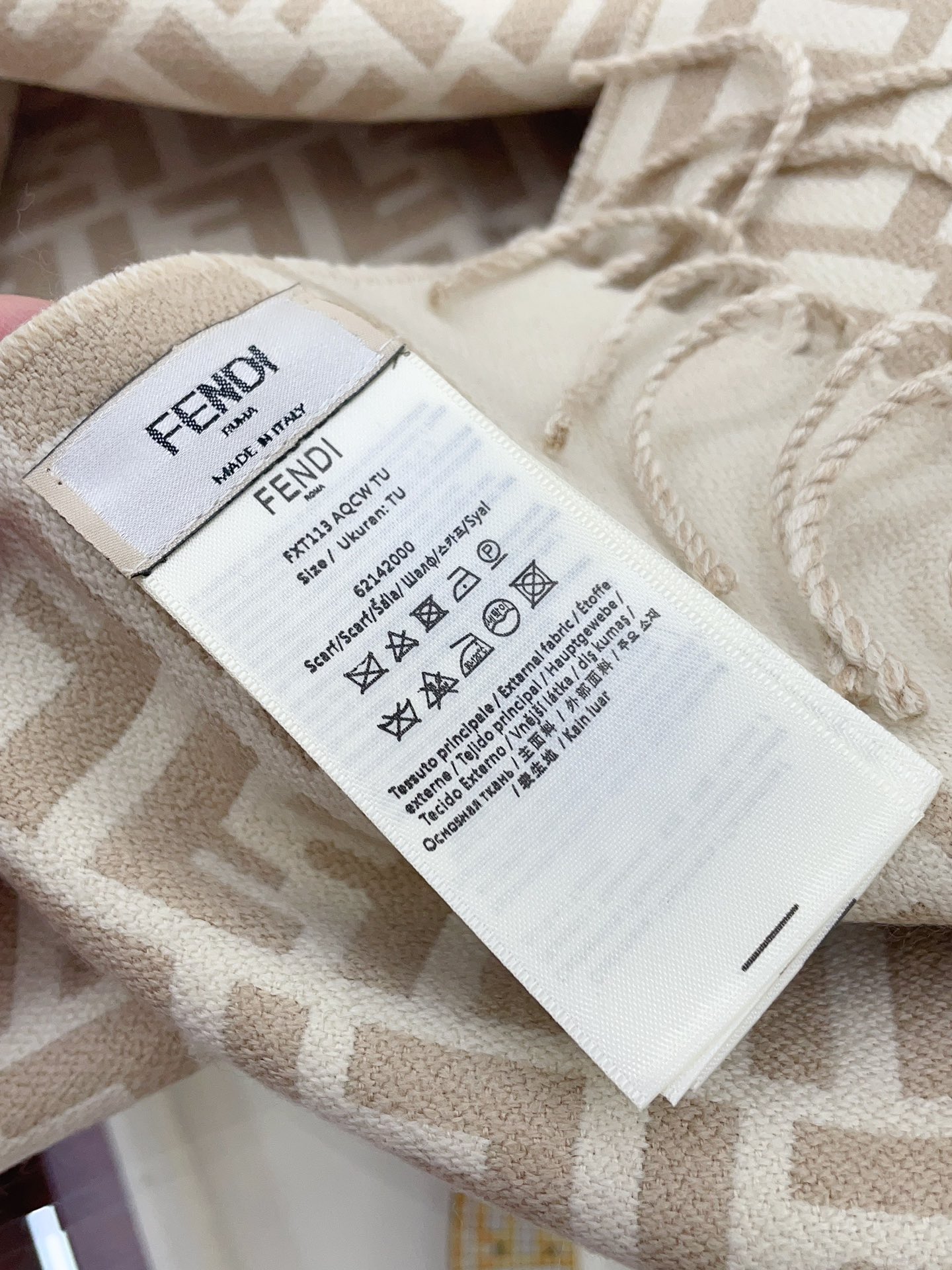 Streetwear Scarf FENDI 328753 SIZE:30x180cm - vstockx