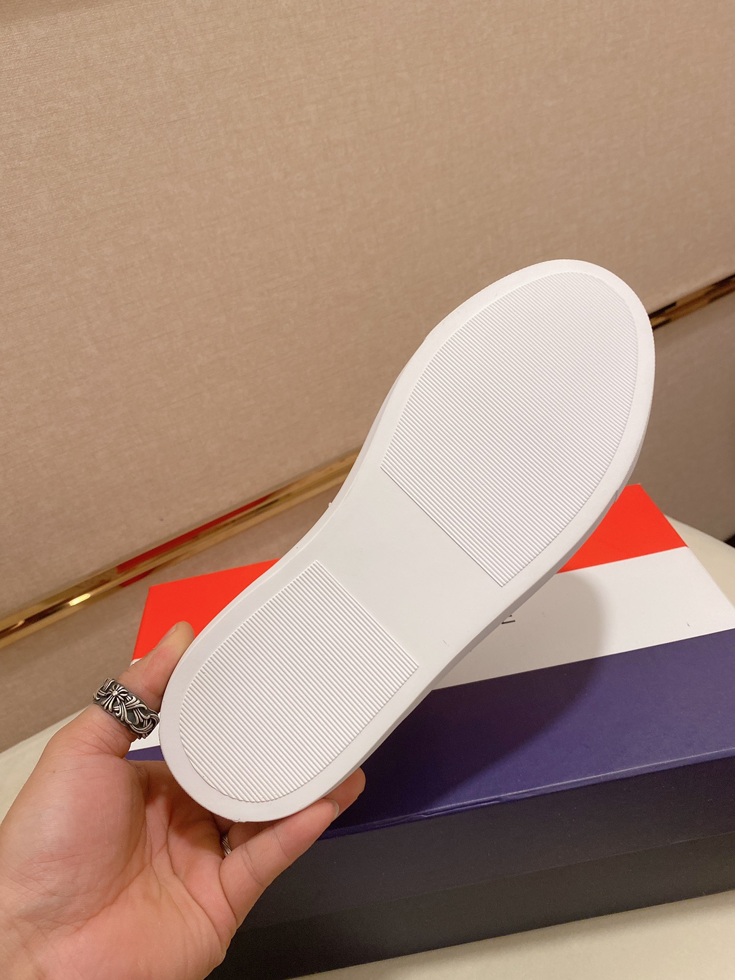 Thom Browne Low Top Sneaker 8 - vstockx